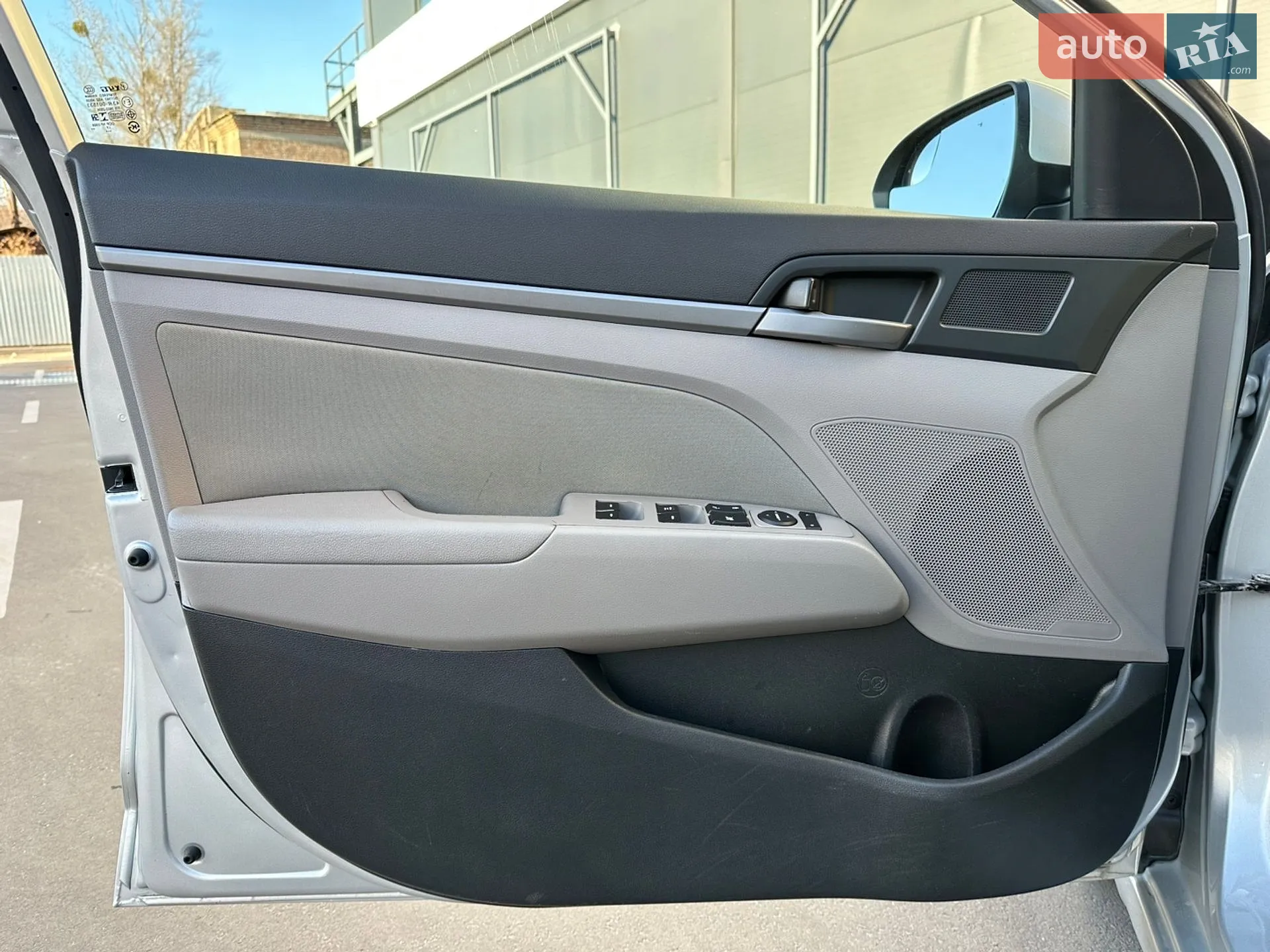 2017 Hyundai Elantra - мініатюра 20