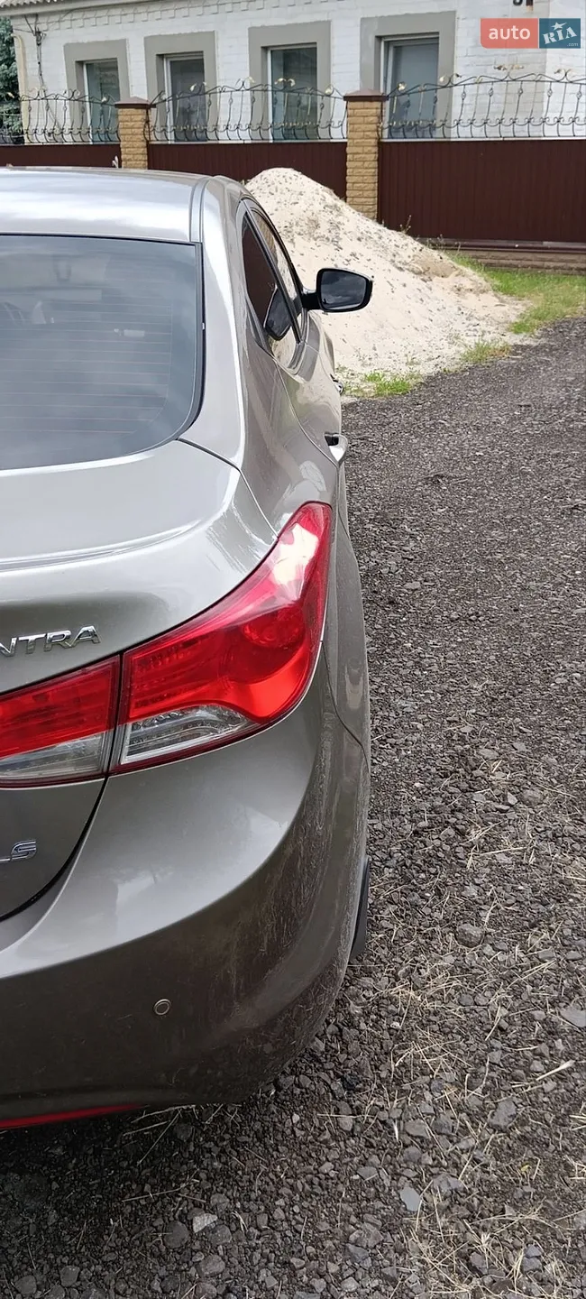 2013 Hyundai Elantra - мініатюра 5
