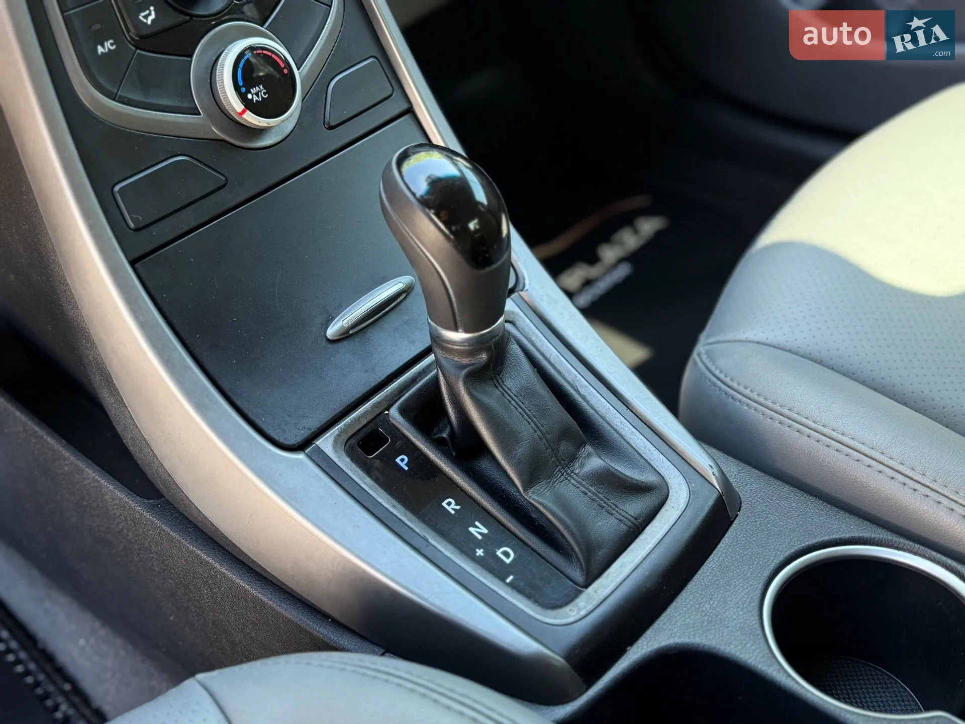 2015 Hyundai Elantra - мініатюра 46
