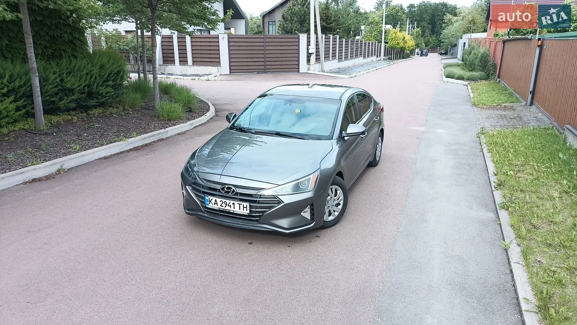 2019 Hyundai Elantra - фото 1