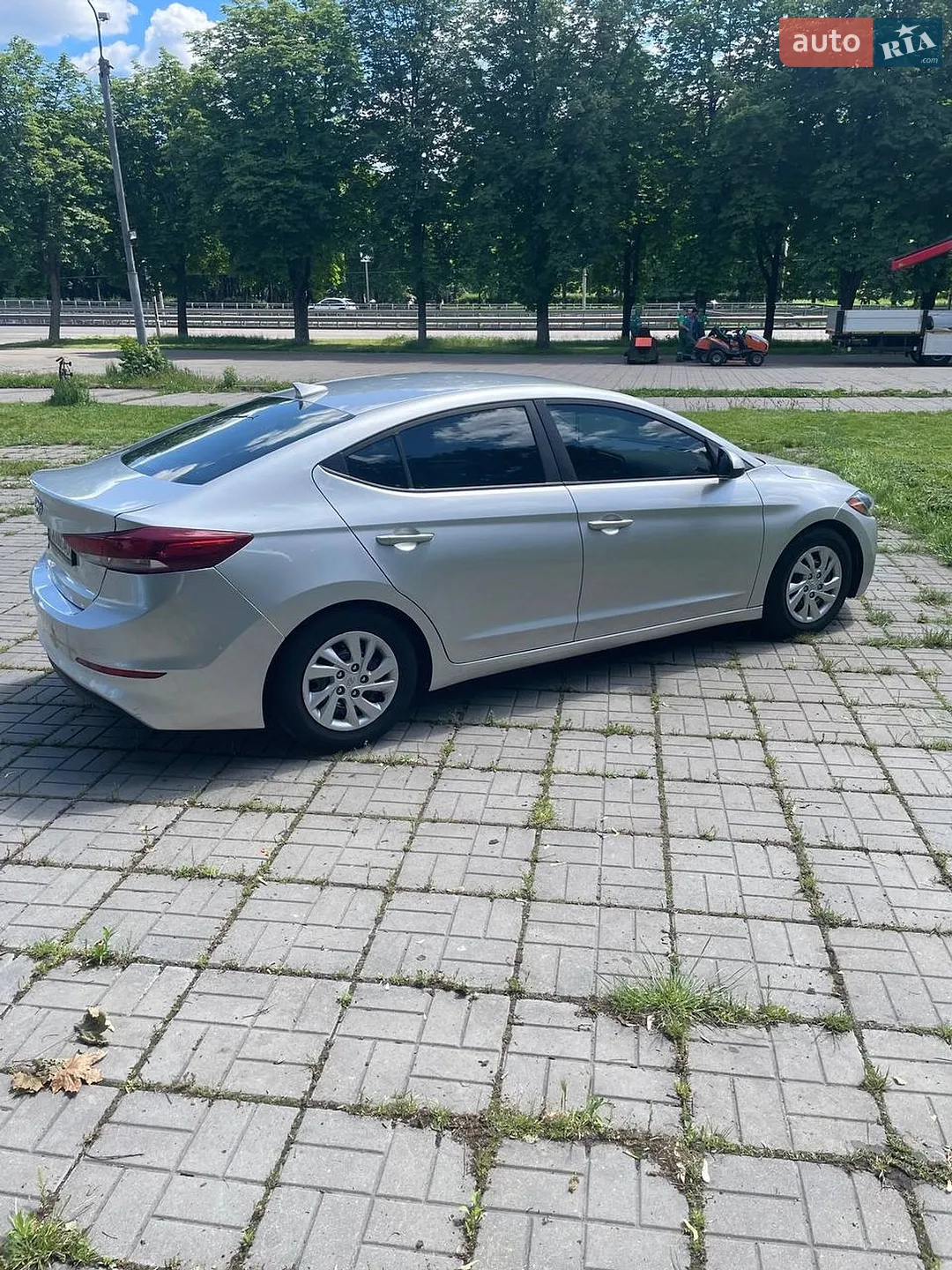 2017 Hyundai Elantra - мініатюра 12