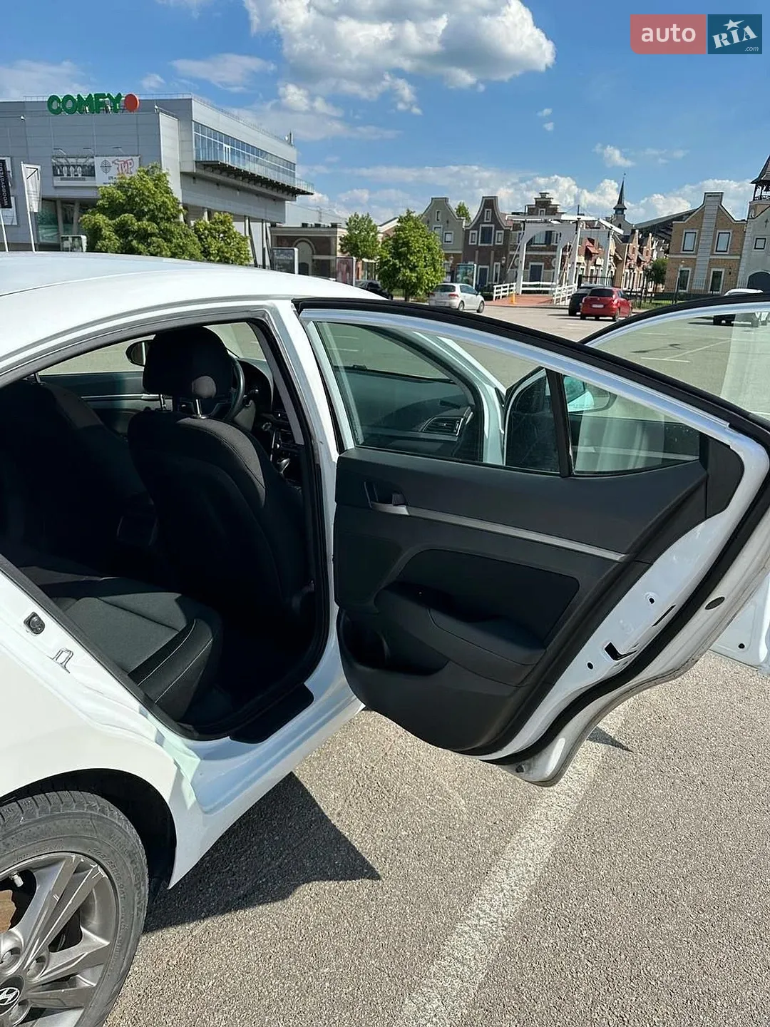 2016 Hyundai Elantra - мініатюра 12