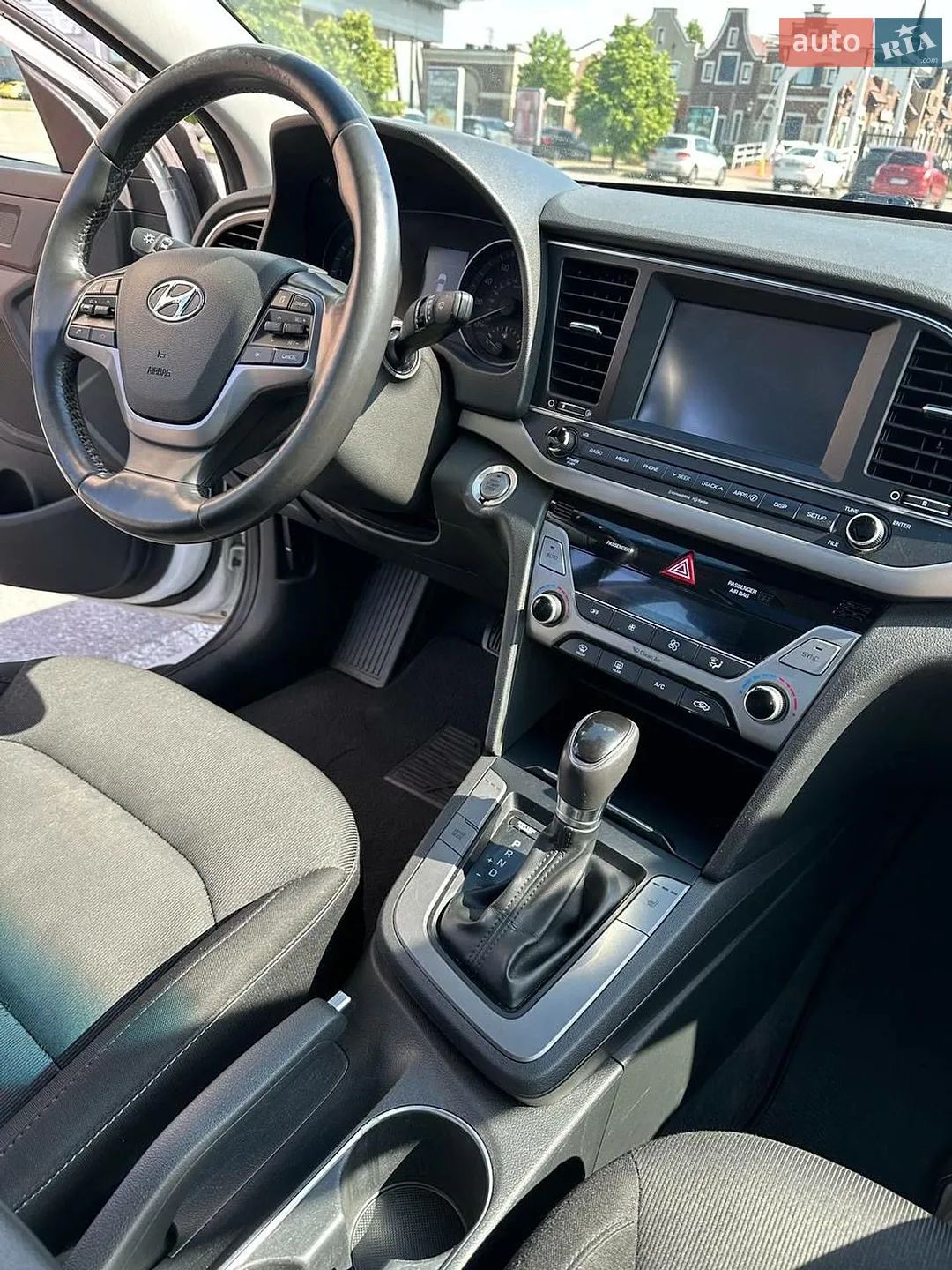 2016 Hyundai Elantra - мініатюра 15