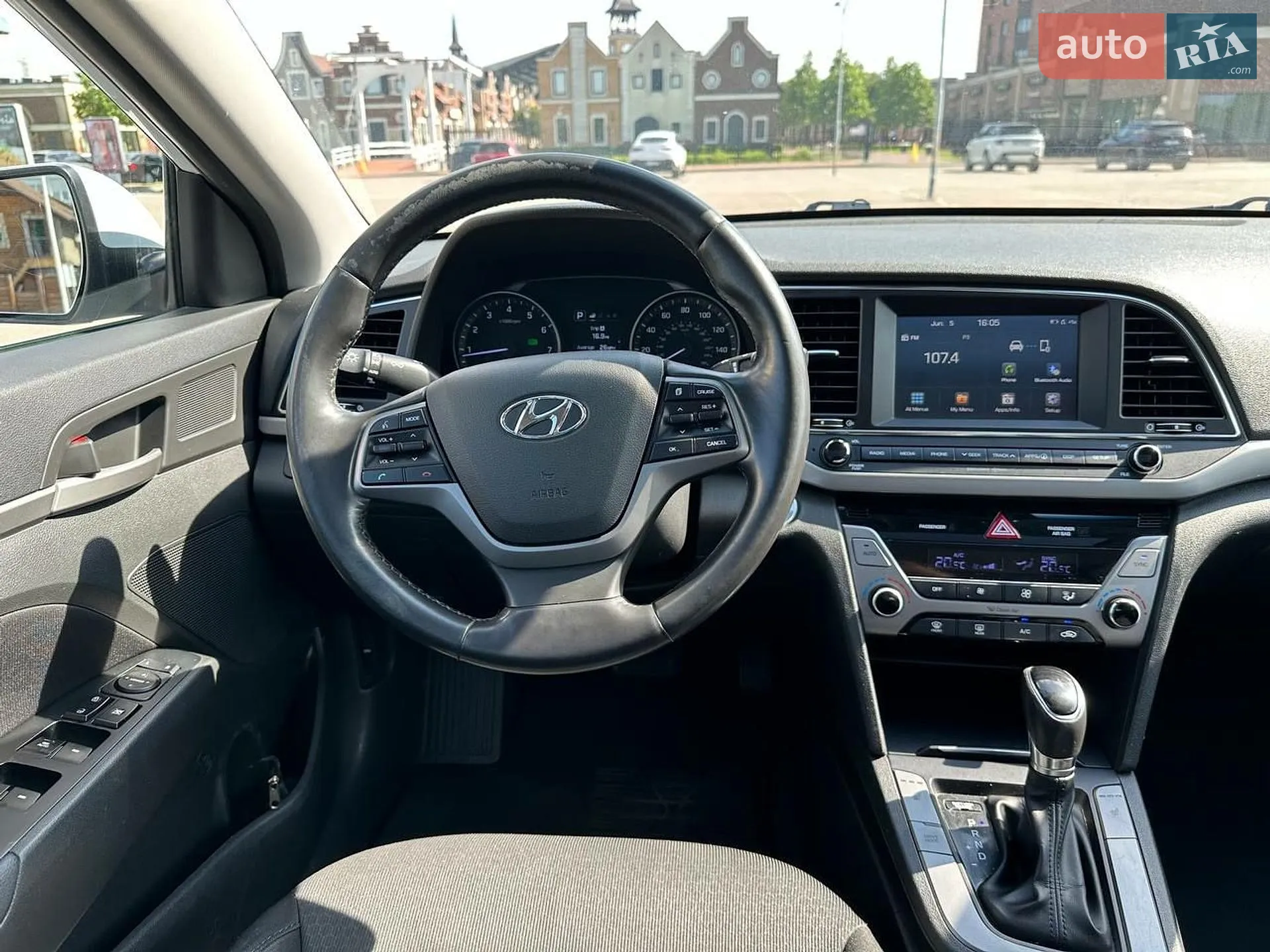 2016 Hyundai Elantra - мініатюра 24