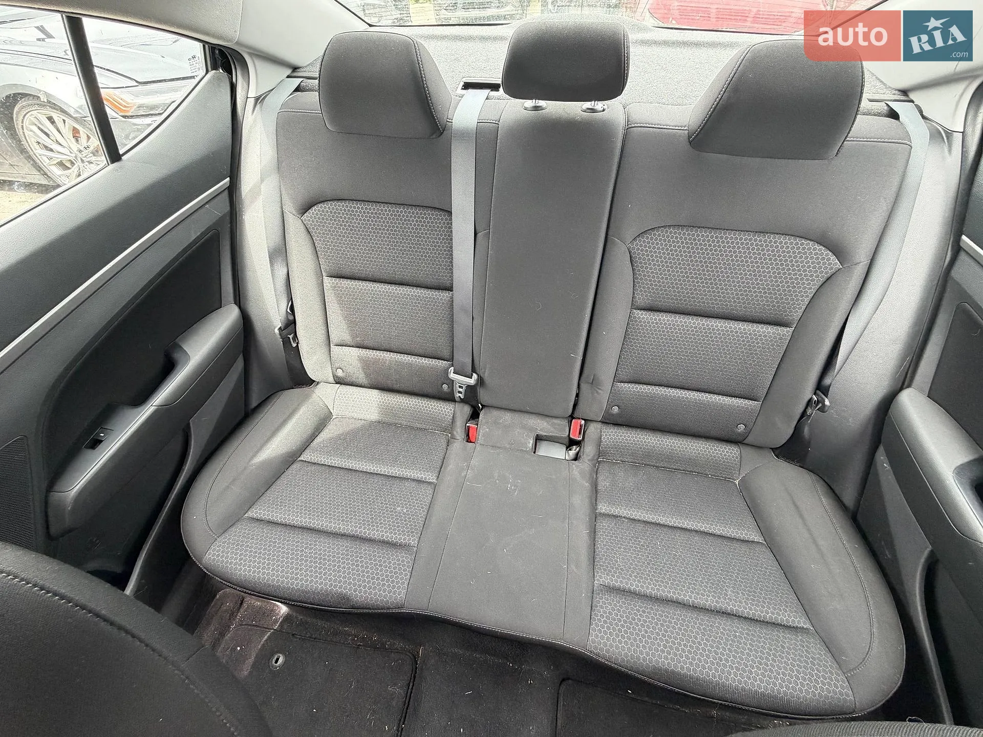 2016 Hyundai Elantra - мініатюра 26