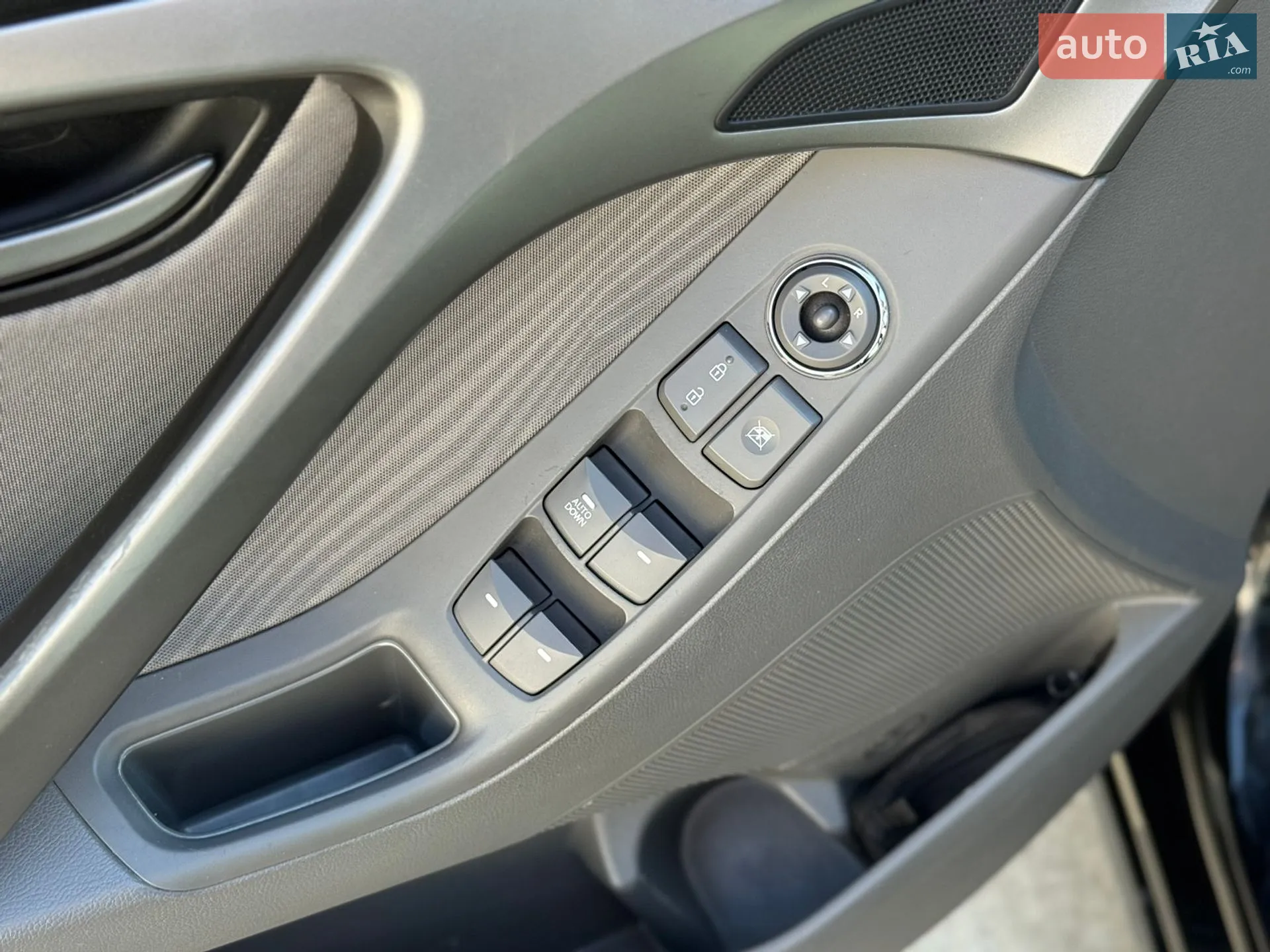 2013 Hyundai Elantra - мініатюра 15