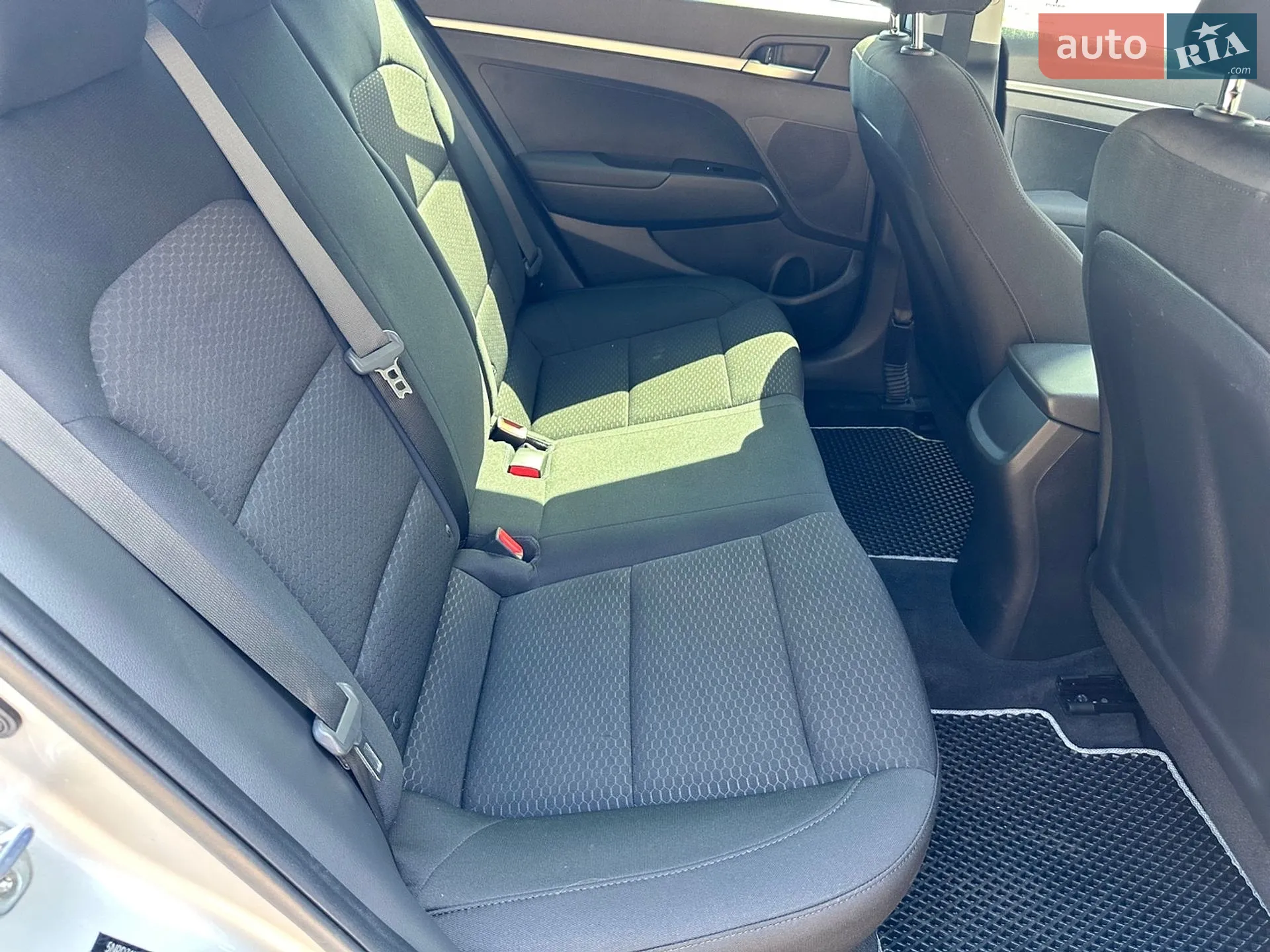 2019 Hyundai Elantra - мініатюра 19
