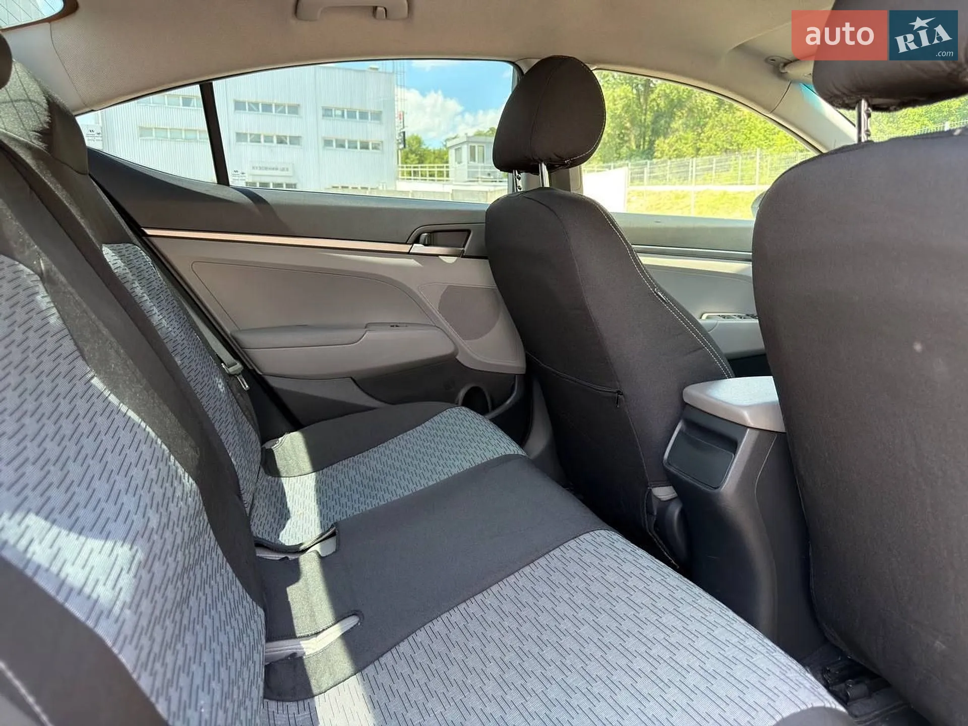 2017 Hyundai Elantra - мініатюра 12