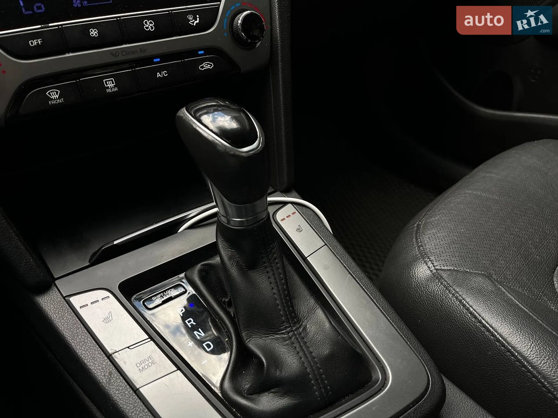 2016 Hyundai Elantra - мініатюра 28