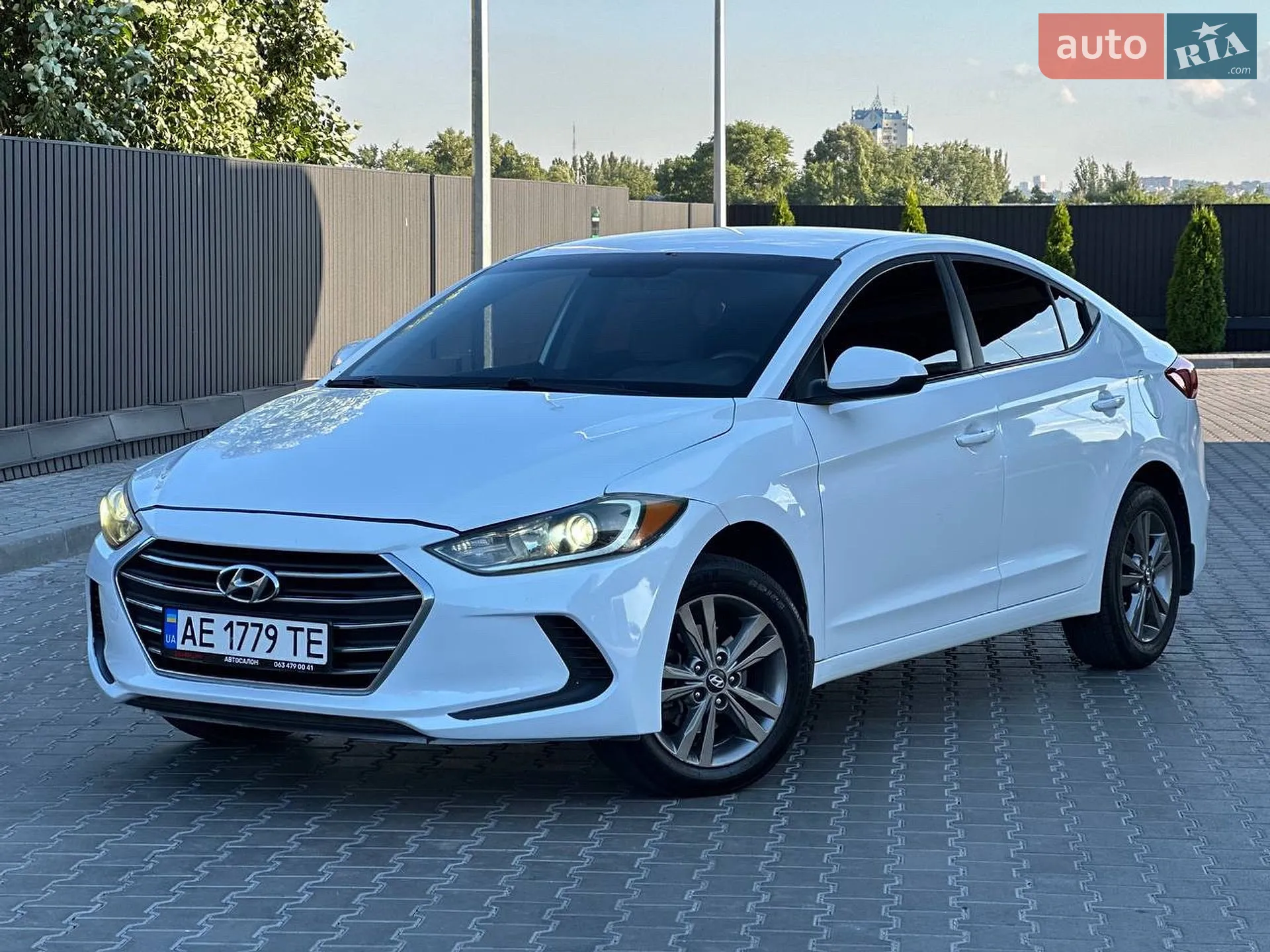 2017 Hyundai Elantra - фото 1
