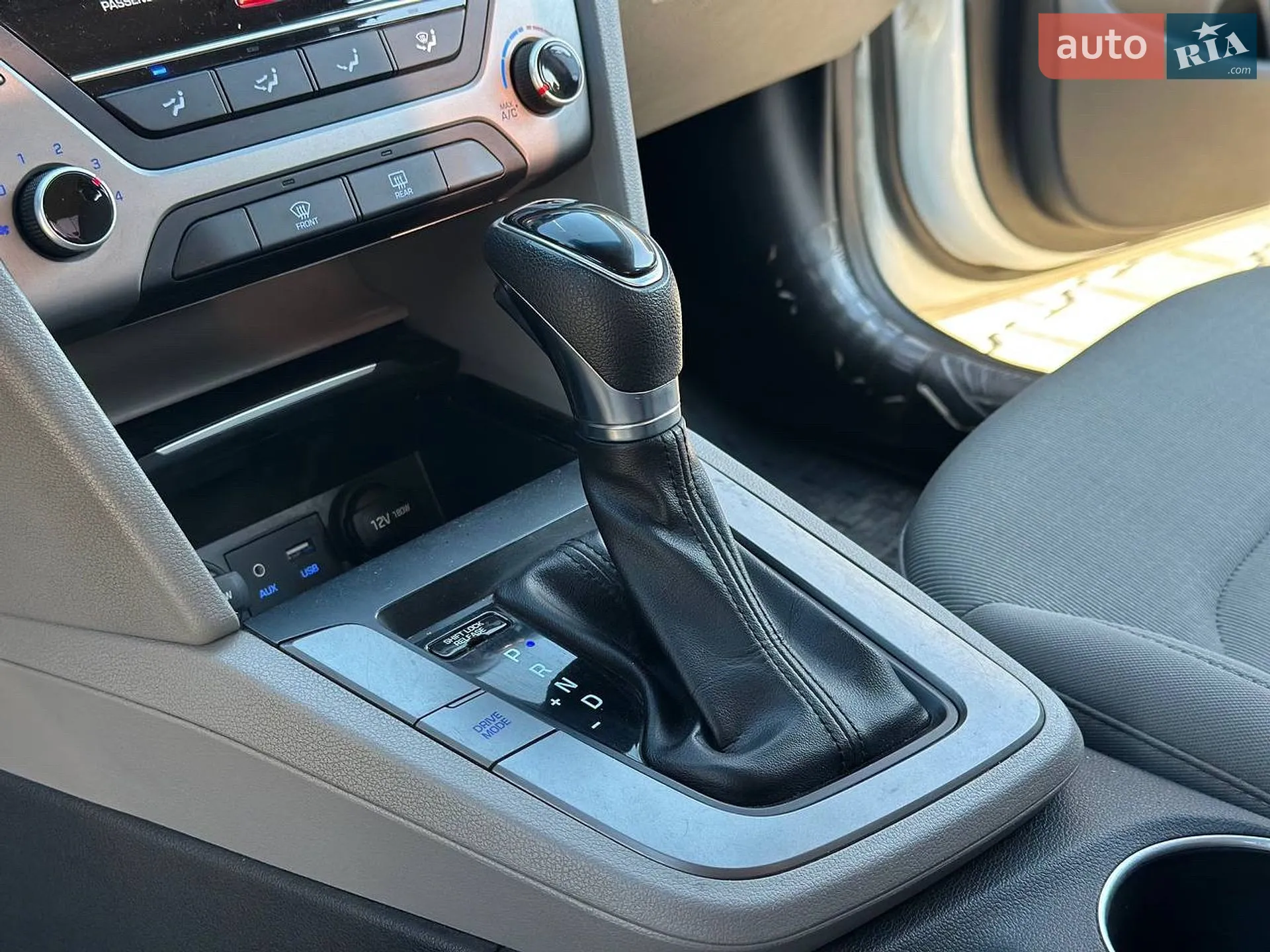 2017 Hyundai Elantra - мініатюра 13