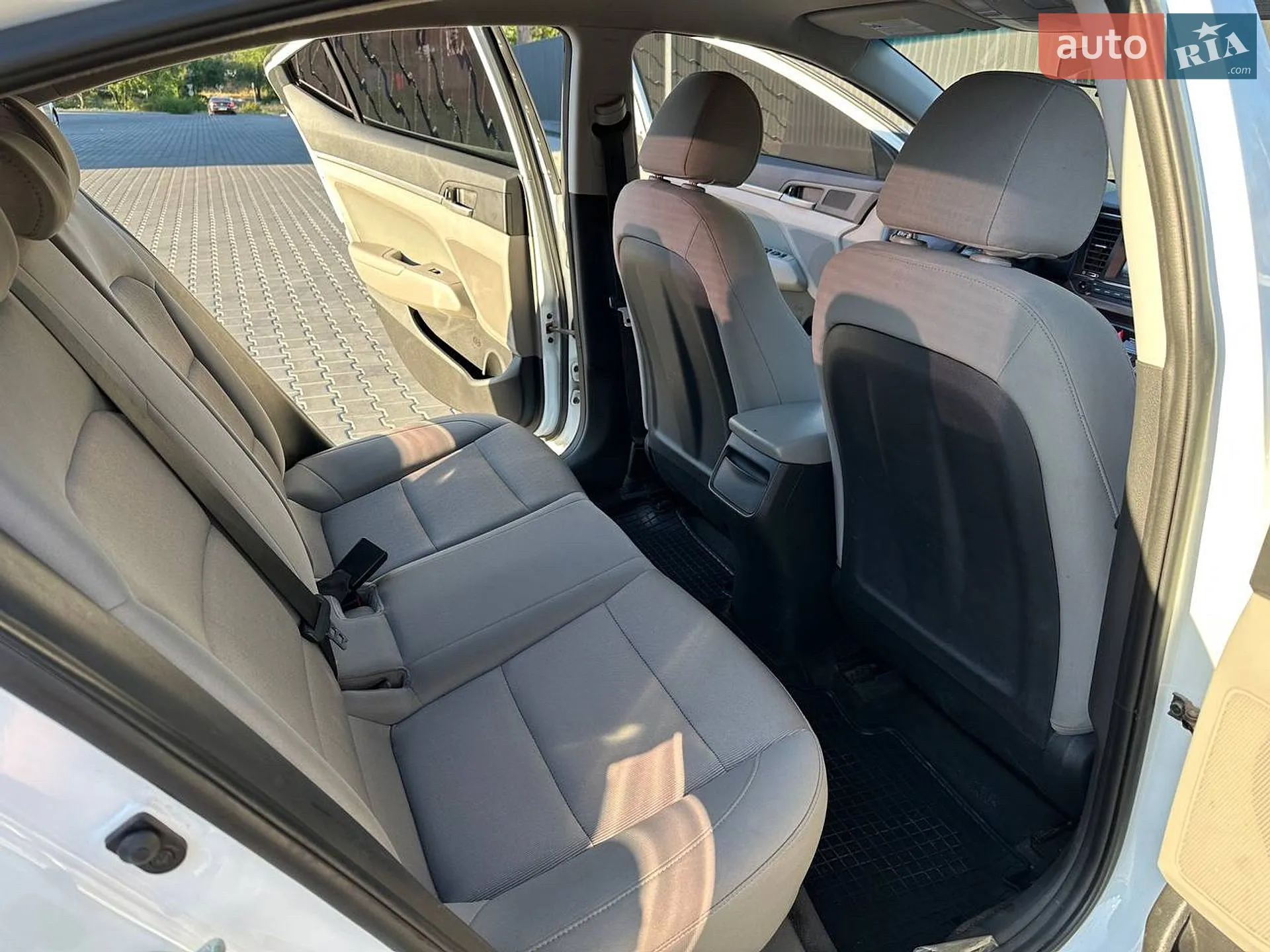 2017 Hyundai Elantra - мініатюра 27