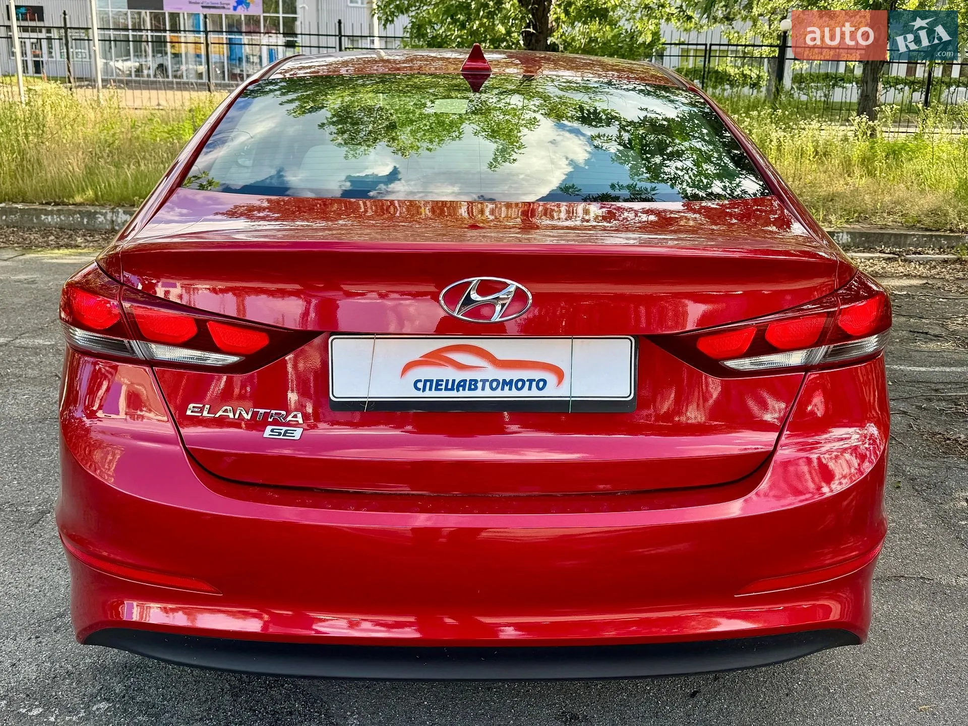 2017 Hyundai Elantra - мініатюра 16