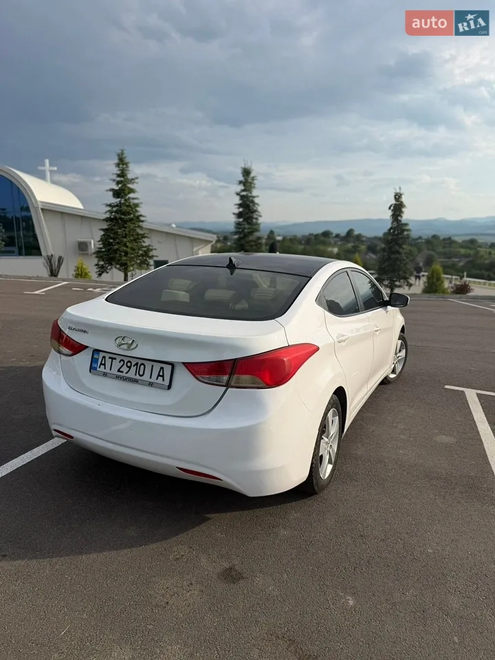 2013 Hyundai Elantra - мініатюра 16