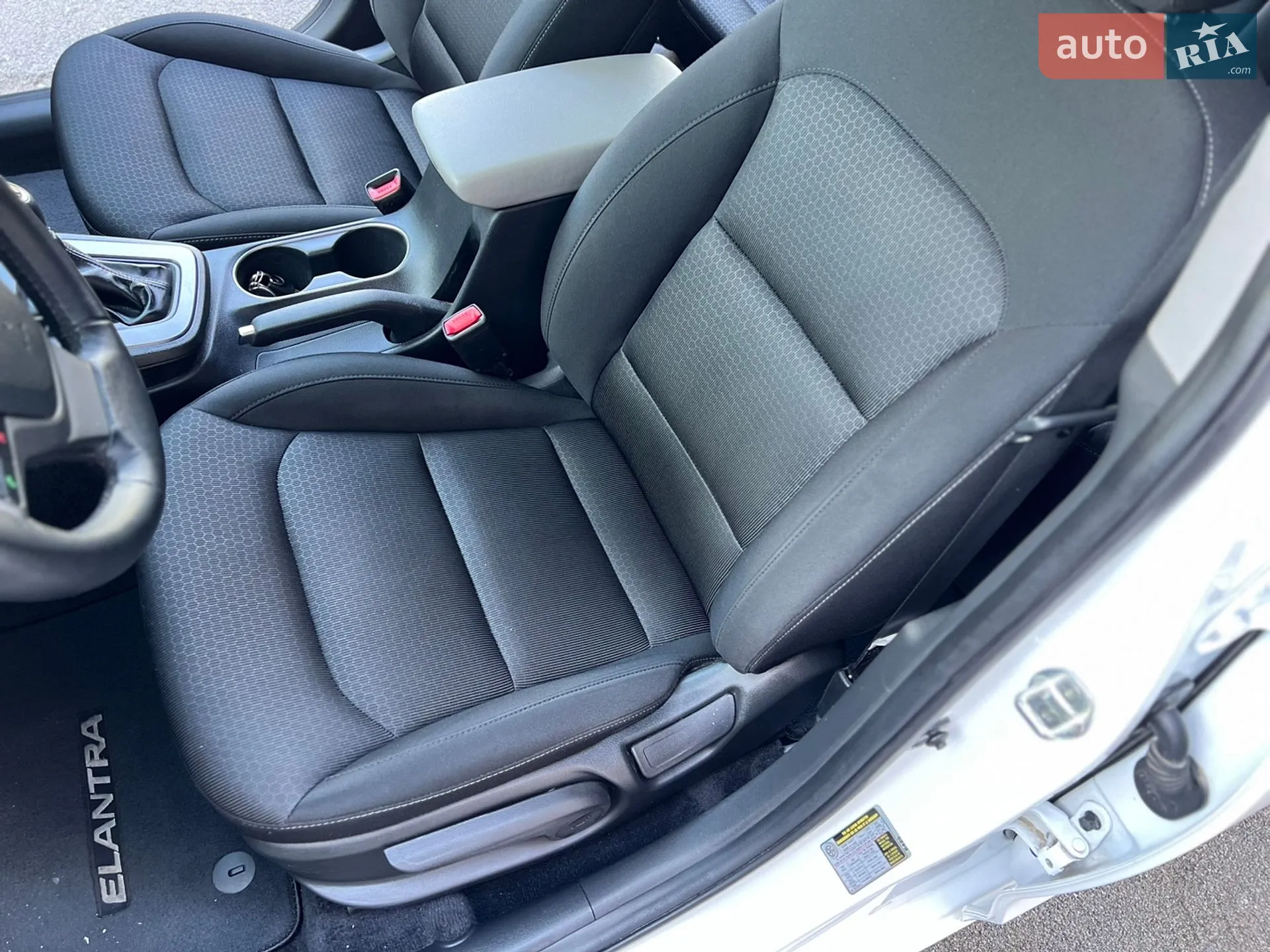 2017 Hyundai Elantra - мініатюра 38