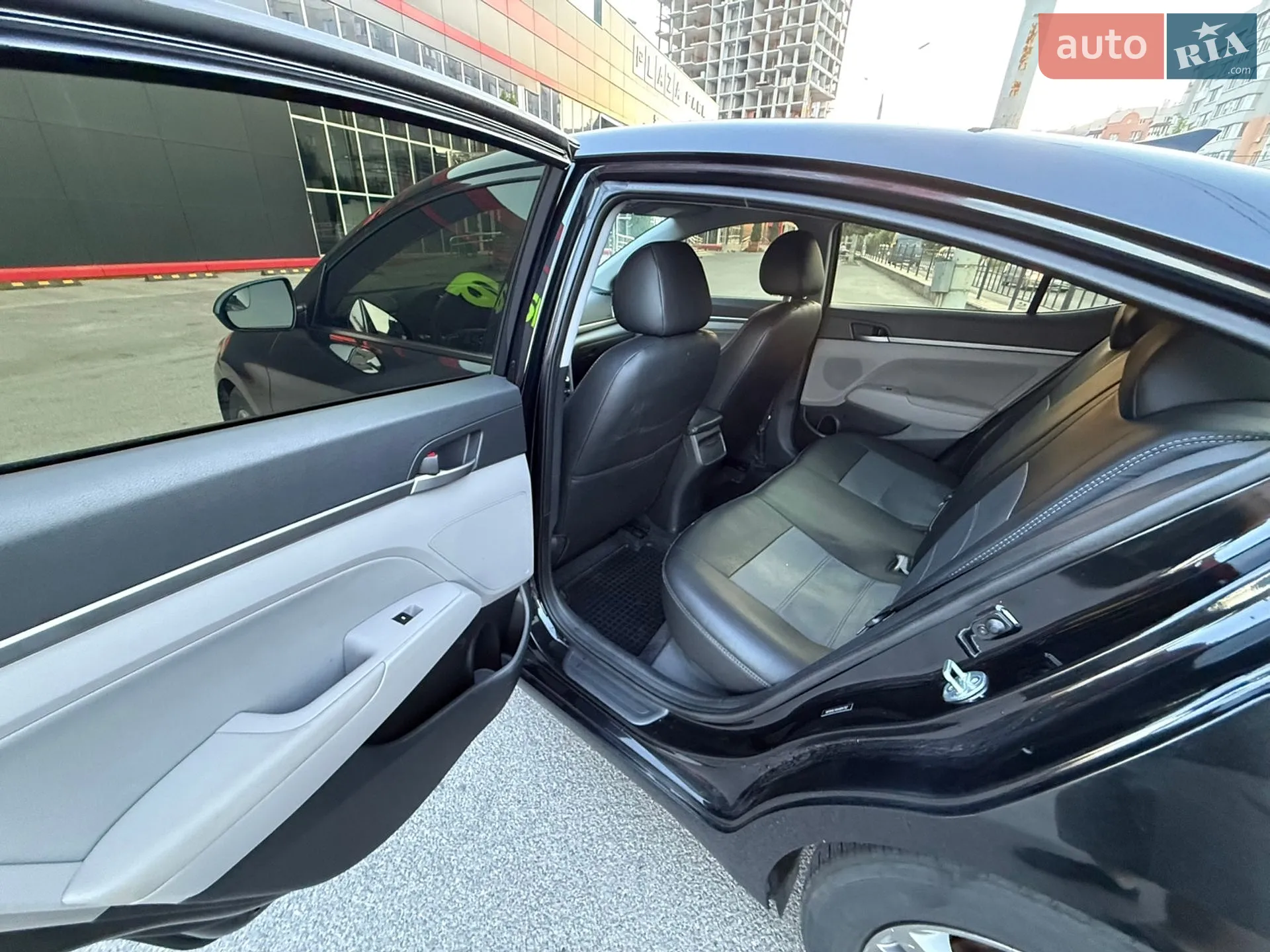 2016 Hyundai Elantra - мініатюра 20