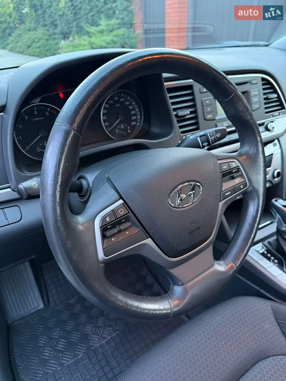 2017 Hyundai Elantra - мініатюра 18