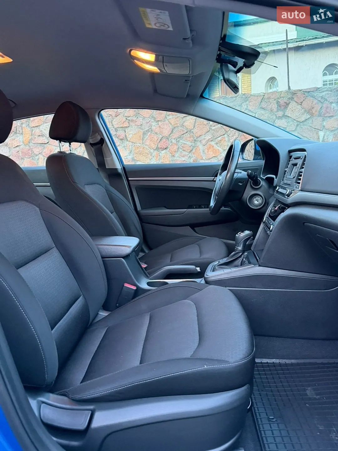 2017 Hyundai Elantra - мініатюра 28