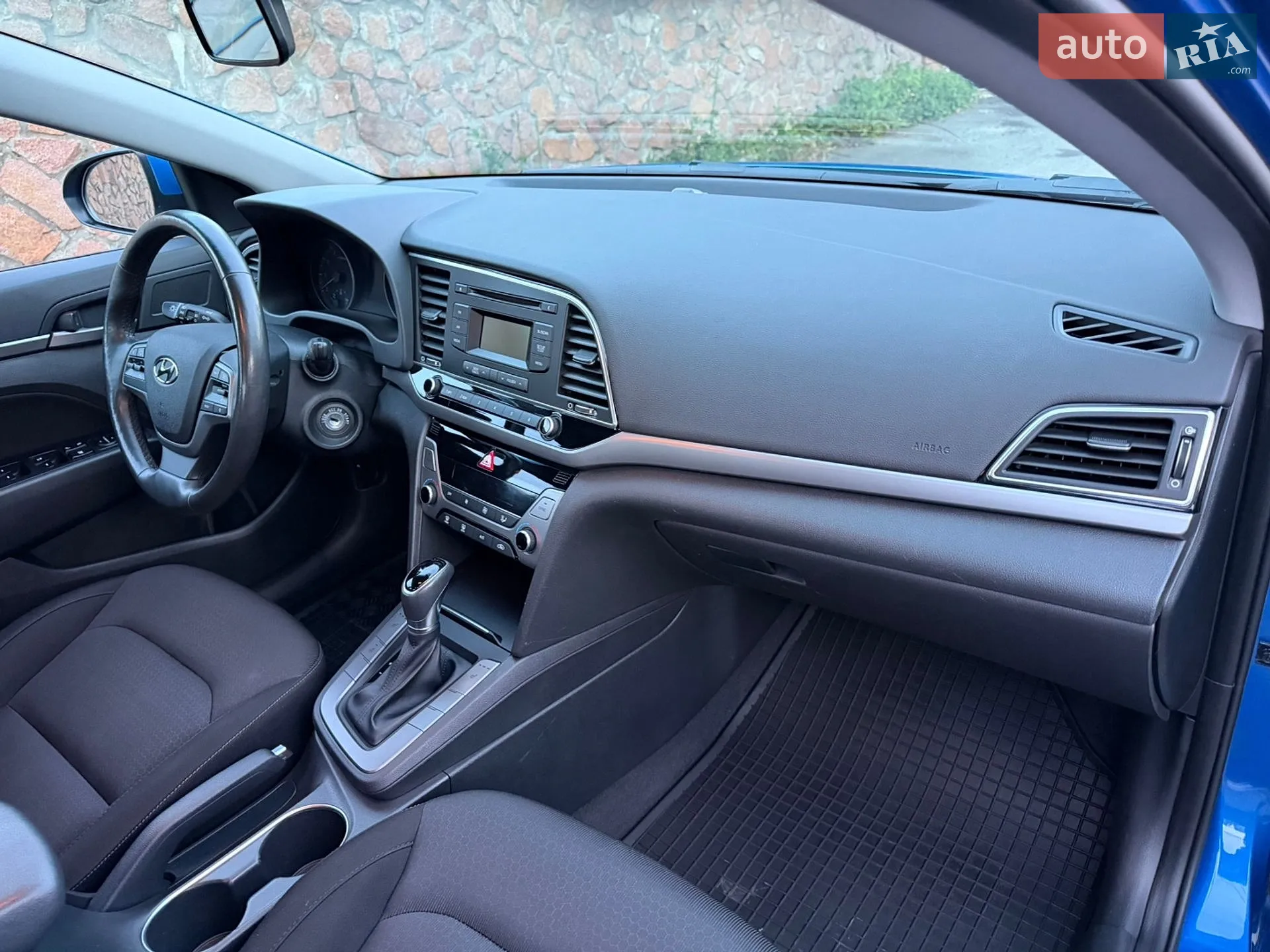2017 Hyundai Elantra - мініатюра 31