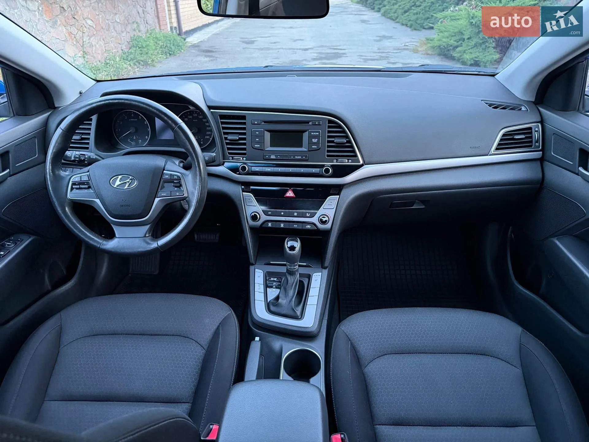2017 Hyundai Elantra - мініатюра 32