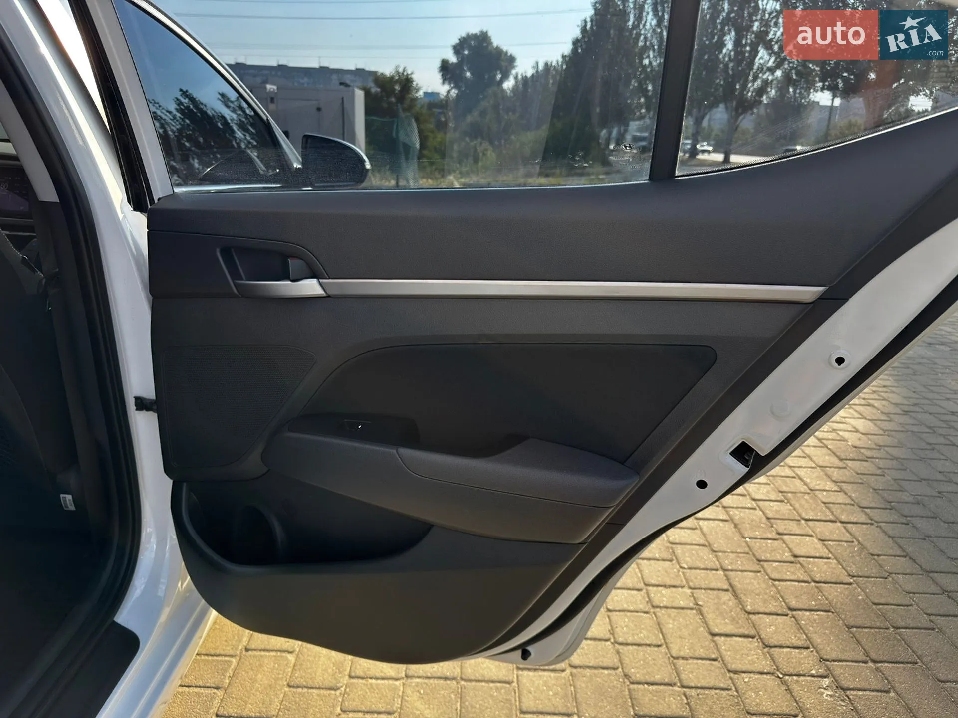 2016 Hyundai Elantra - мініатюра 17
