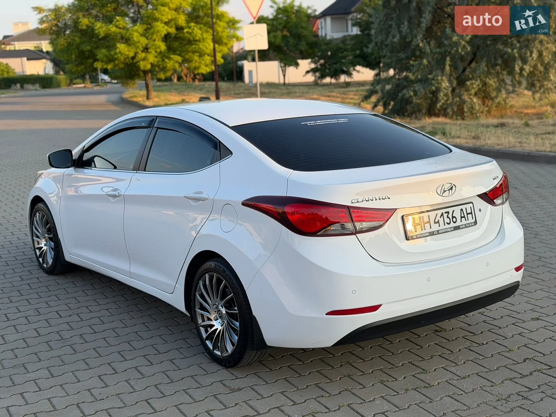2015 Hyundai Elantra - мініатюра 21