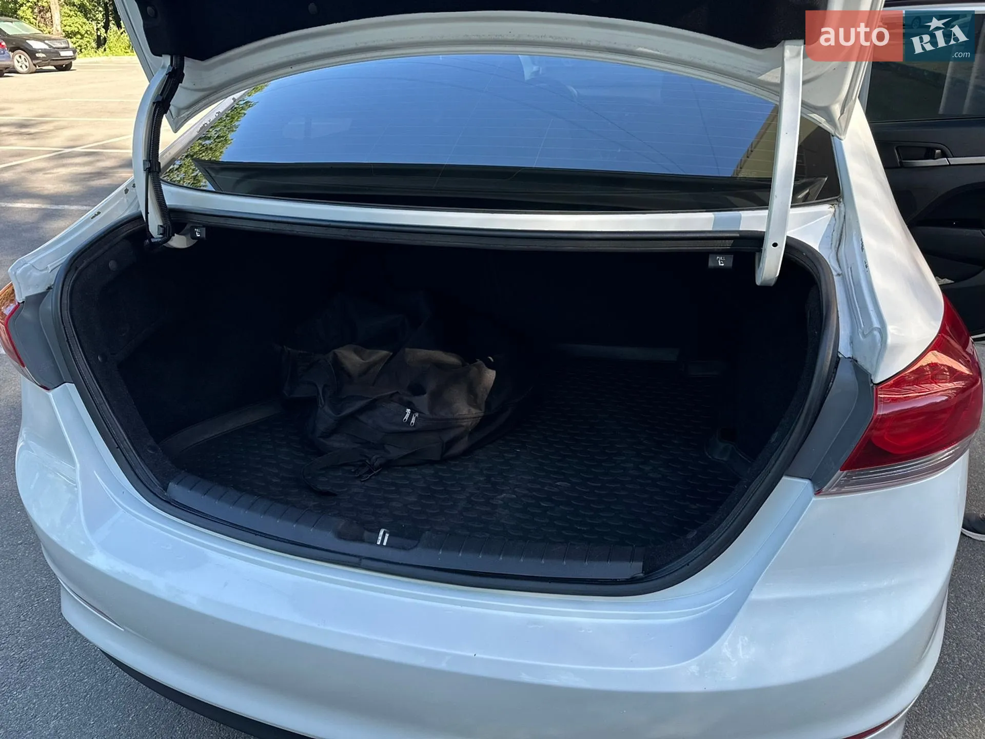 2018 Hyundai Elantra - мініатюра 13