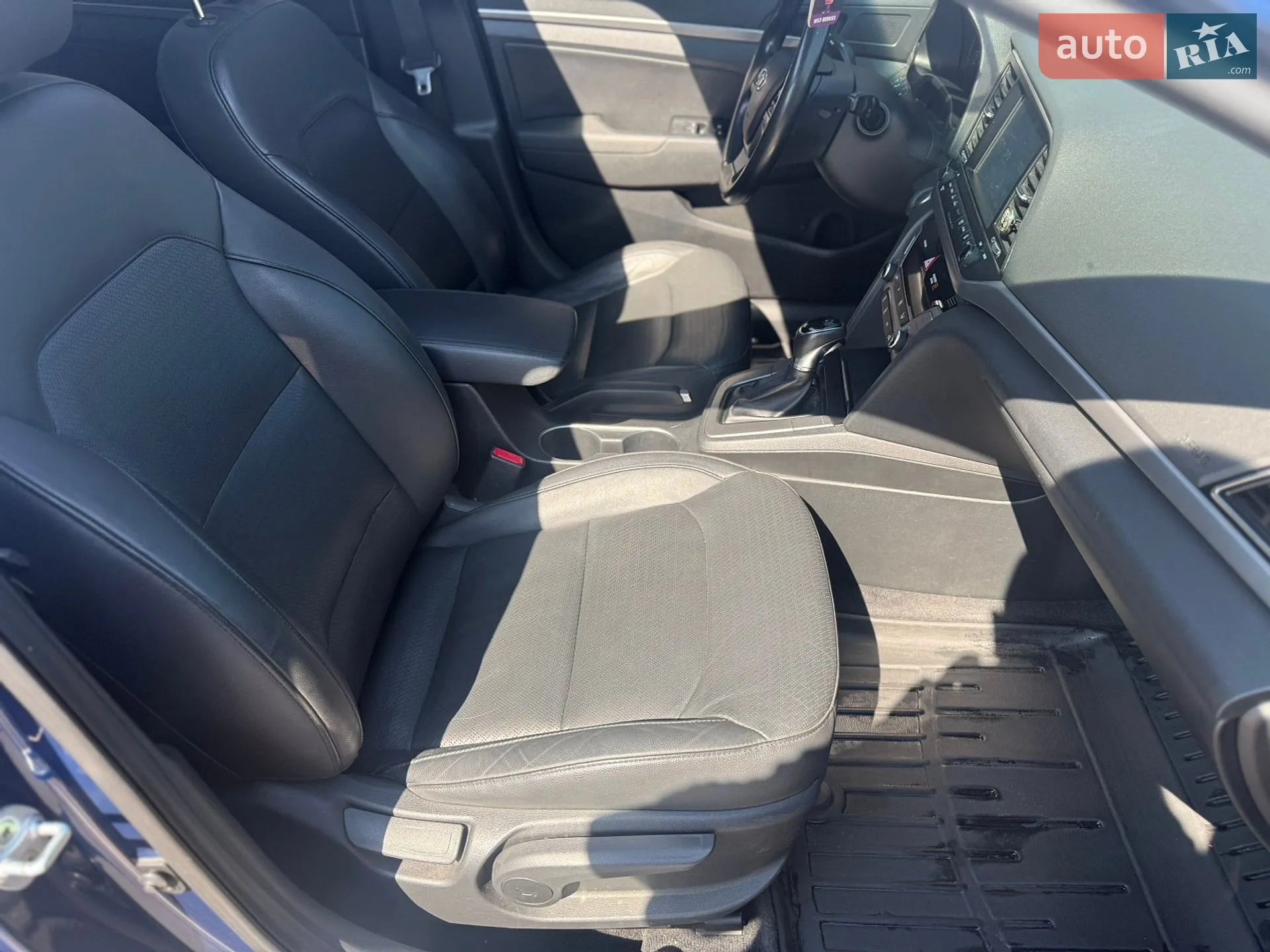 2016 Hyundai Elantra - мініатюра 26
