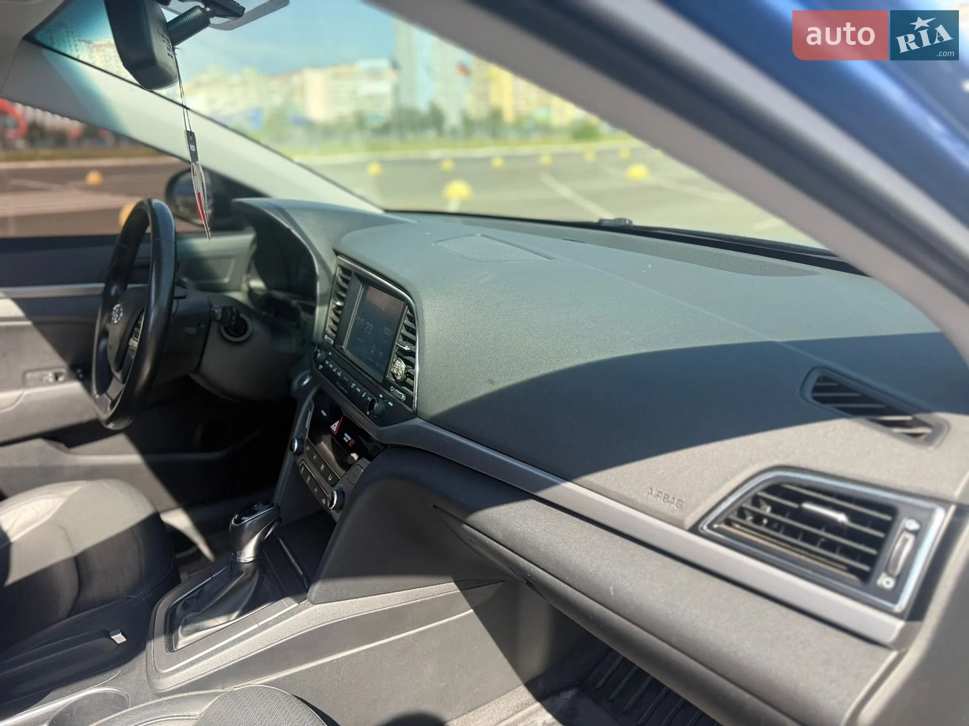 2016 Hyundai Elantra - мініатюра 27