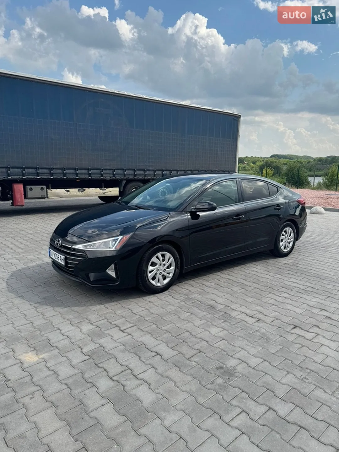 2019 Hyundai Elantra - фото 1
