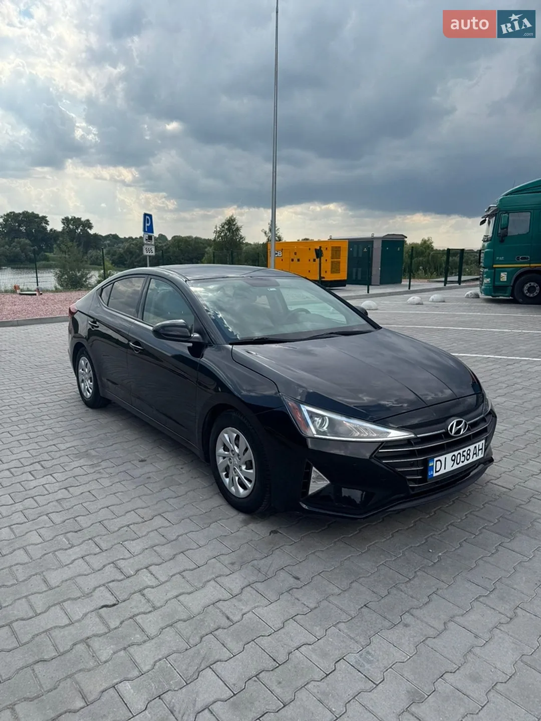 2019 Hyundai Elantra - мініатюра 2