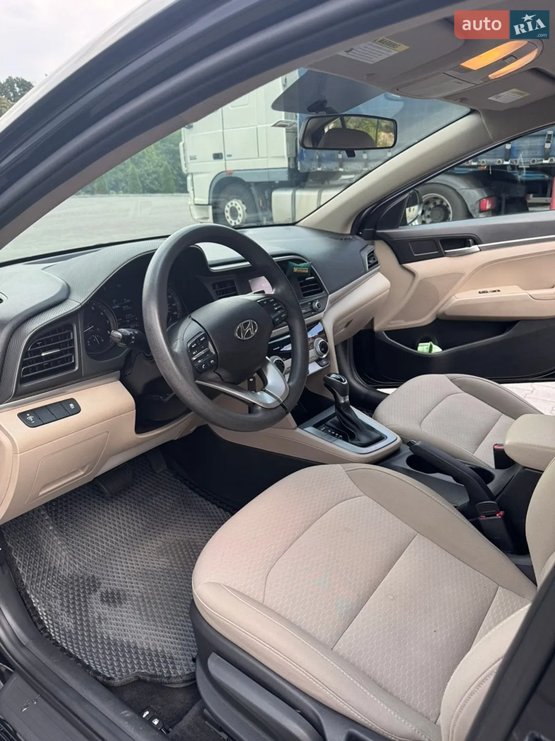2019 Hyundai Elantra - мініатюра 11