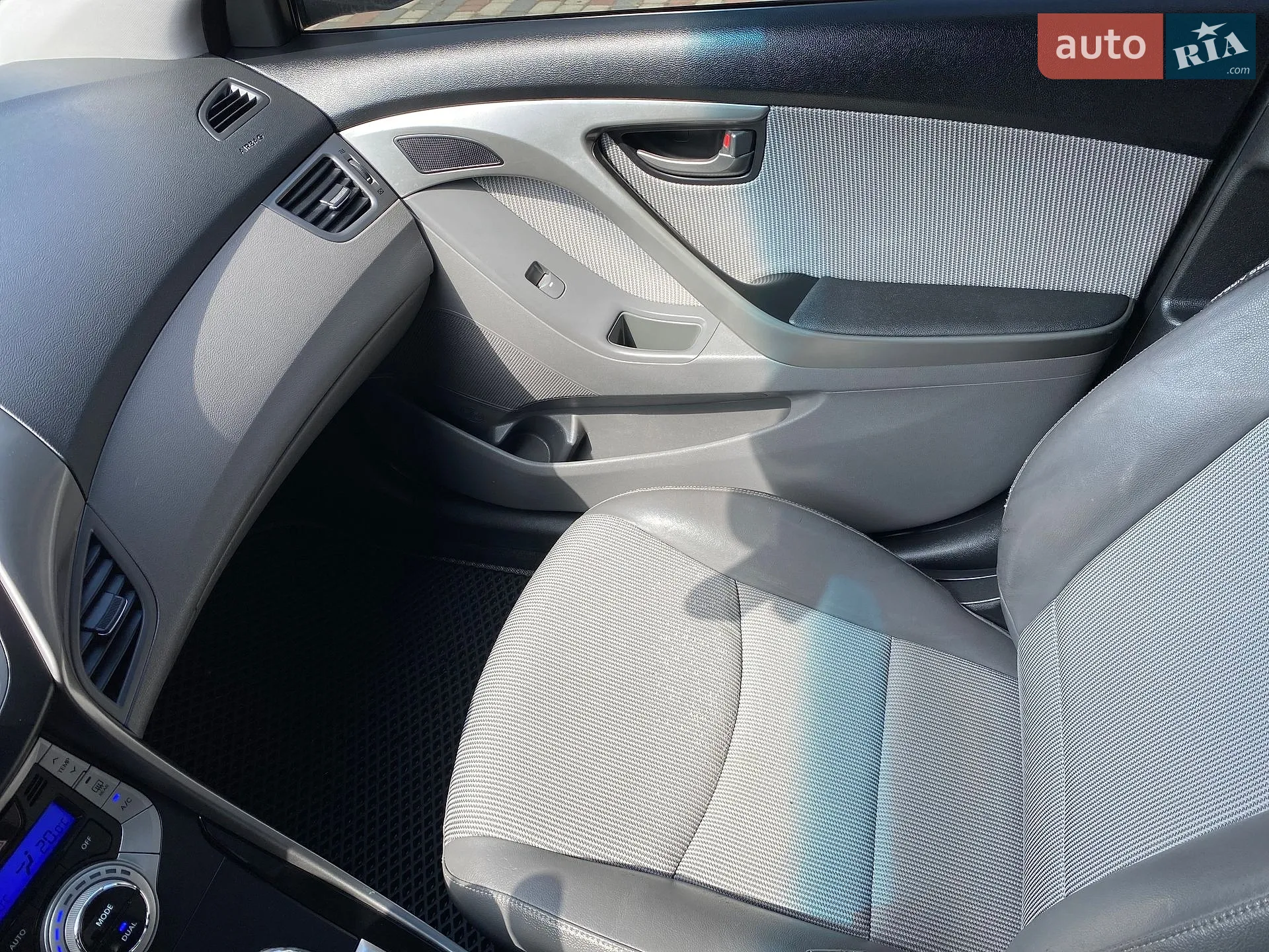 2012 Hyundai Elantra - мініатюра 18