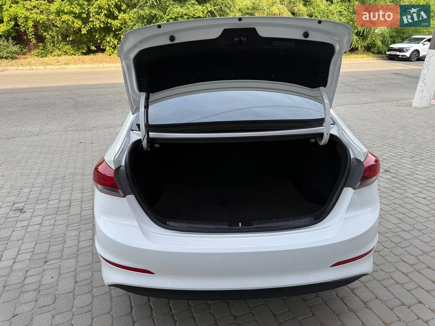 2016 Hyundai Elantra - мініатюра 12
