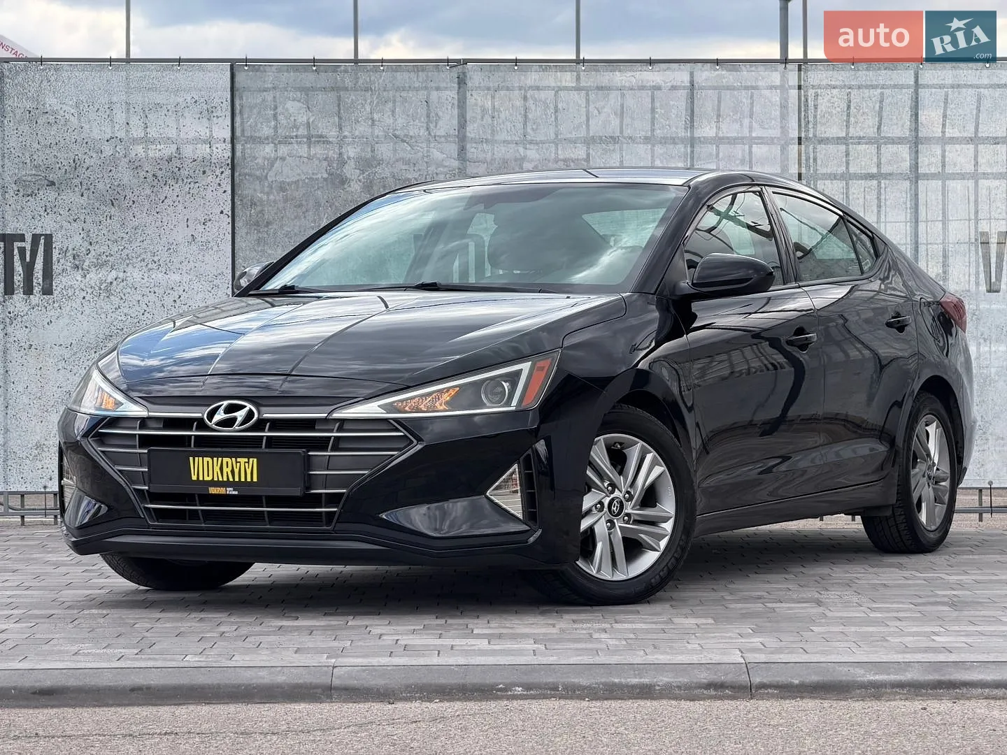 2019 Hyundai Elantra - фото 1
