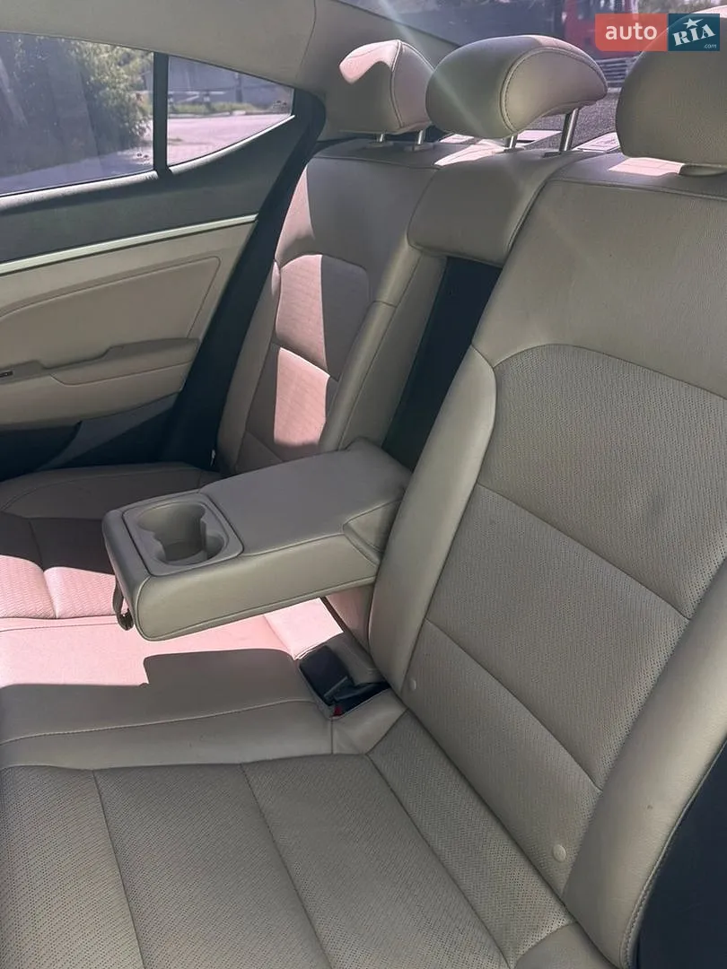 2016 Hyundai Elantra - мініатюра 18