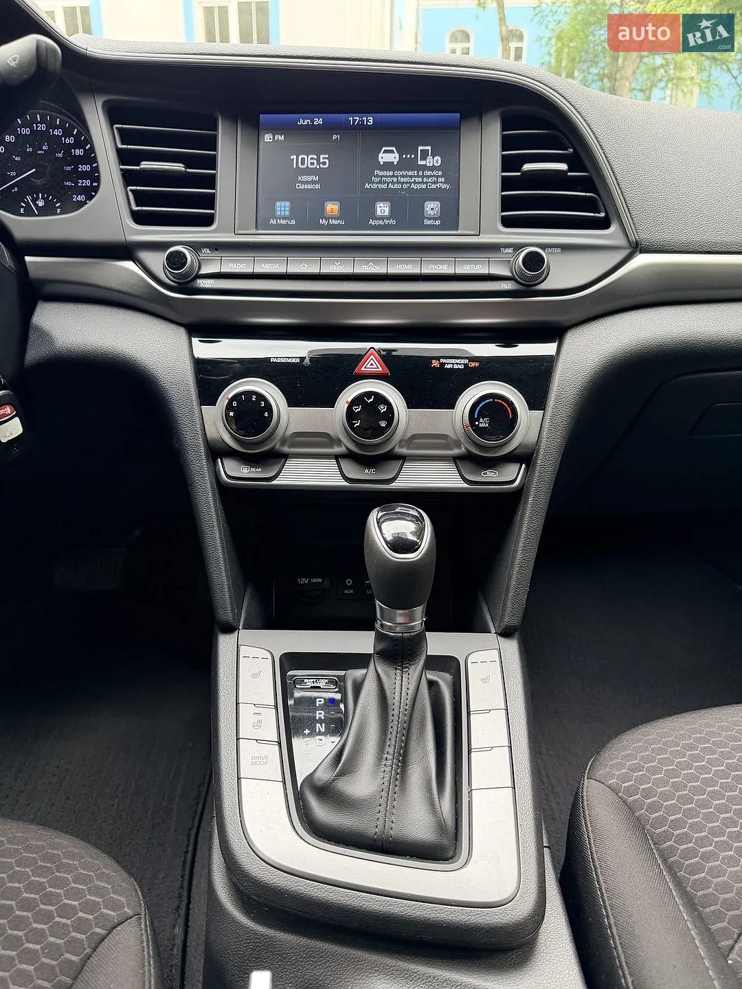 2018 Hyundai Elantra - мініатюра 17