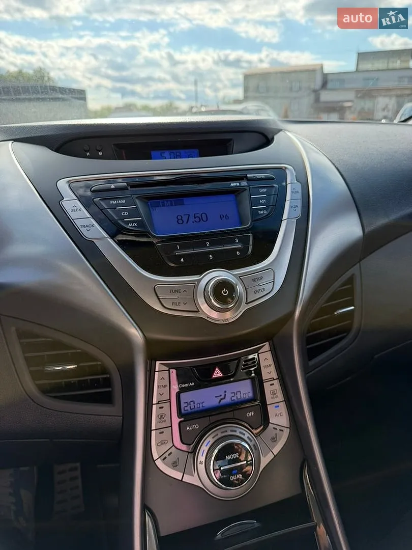 2013 Hyundai Elantra - мініатюра 11