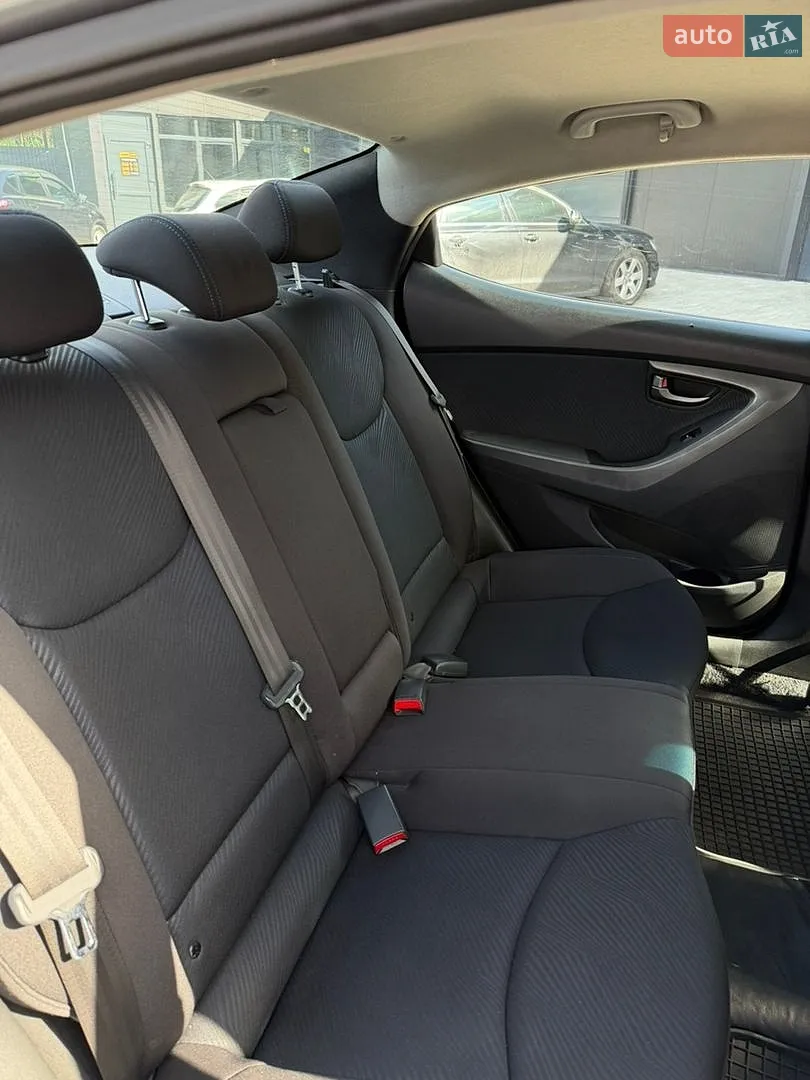 2013 Hyundai Elantra - мініатюра 17
