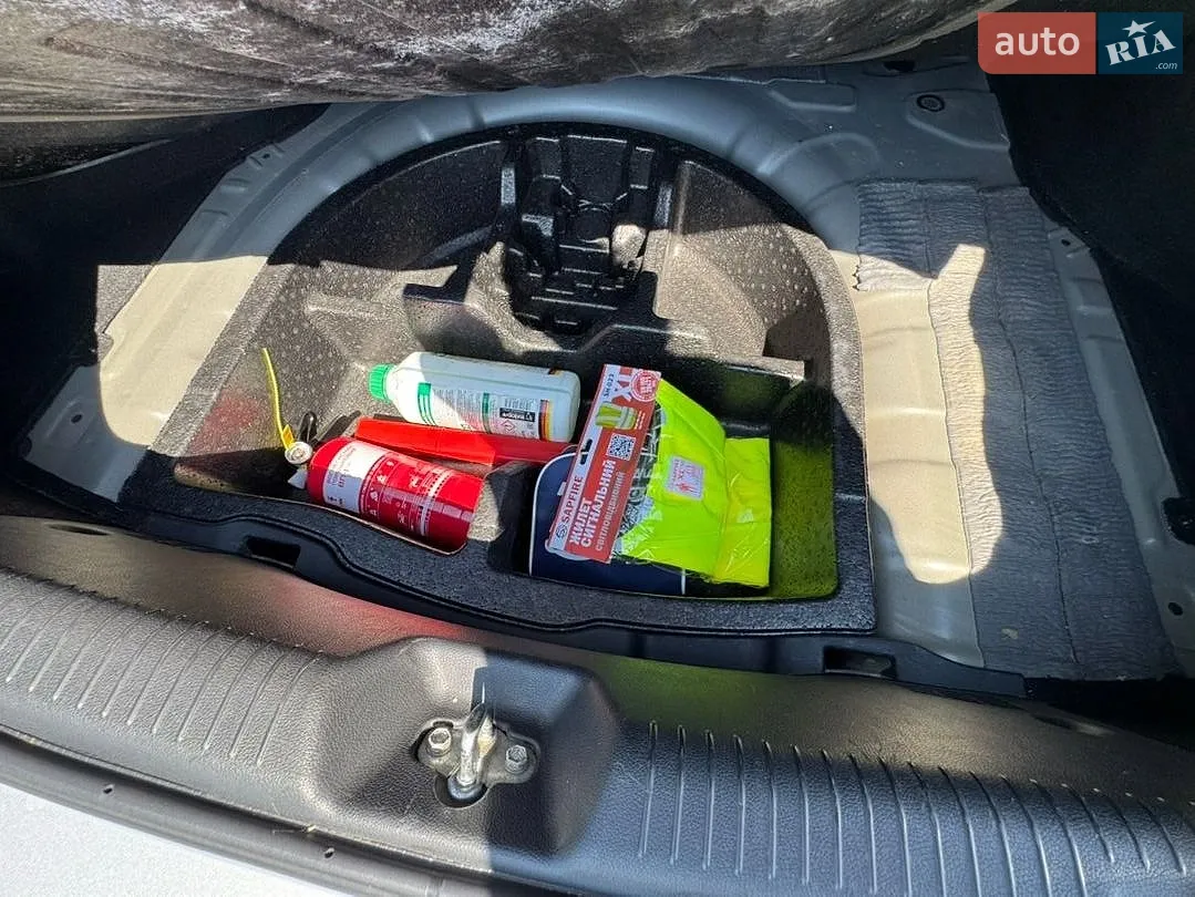 2013 Hyundai Elantra - мініатюра 19