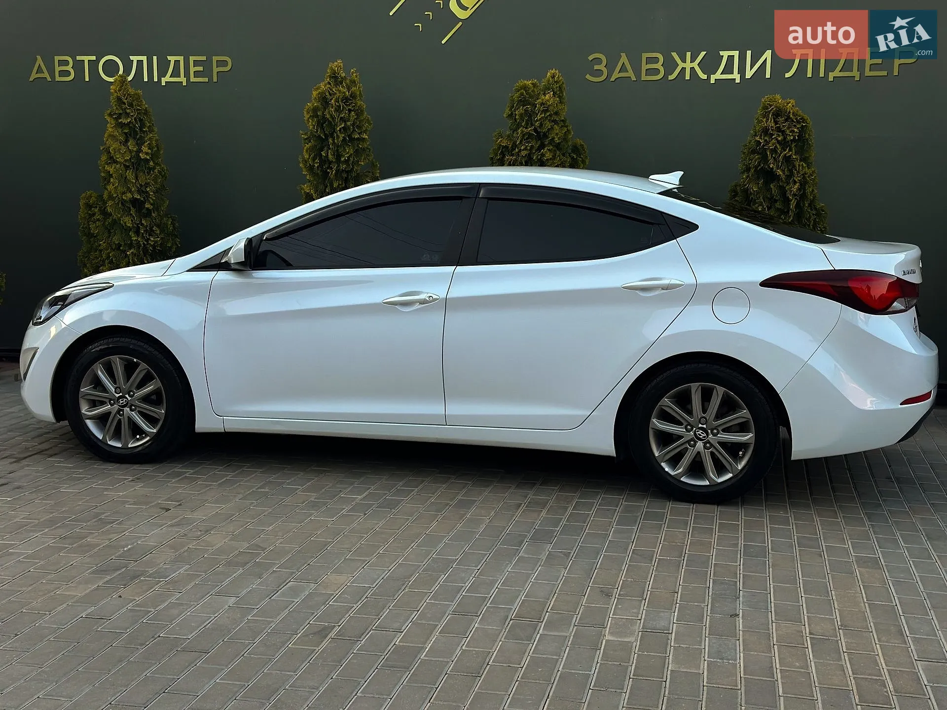 2015 Hyundai Elantra - мініатюра 16