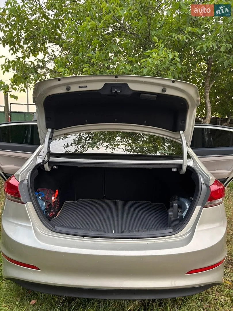 2016 Hyundai Elantra - мініатюра 16