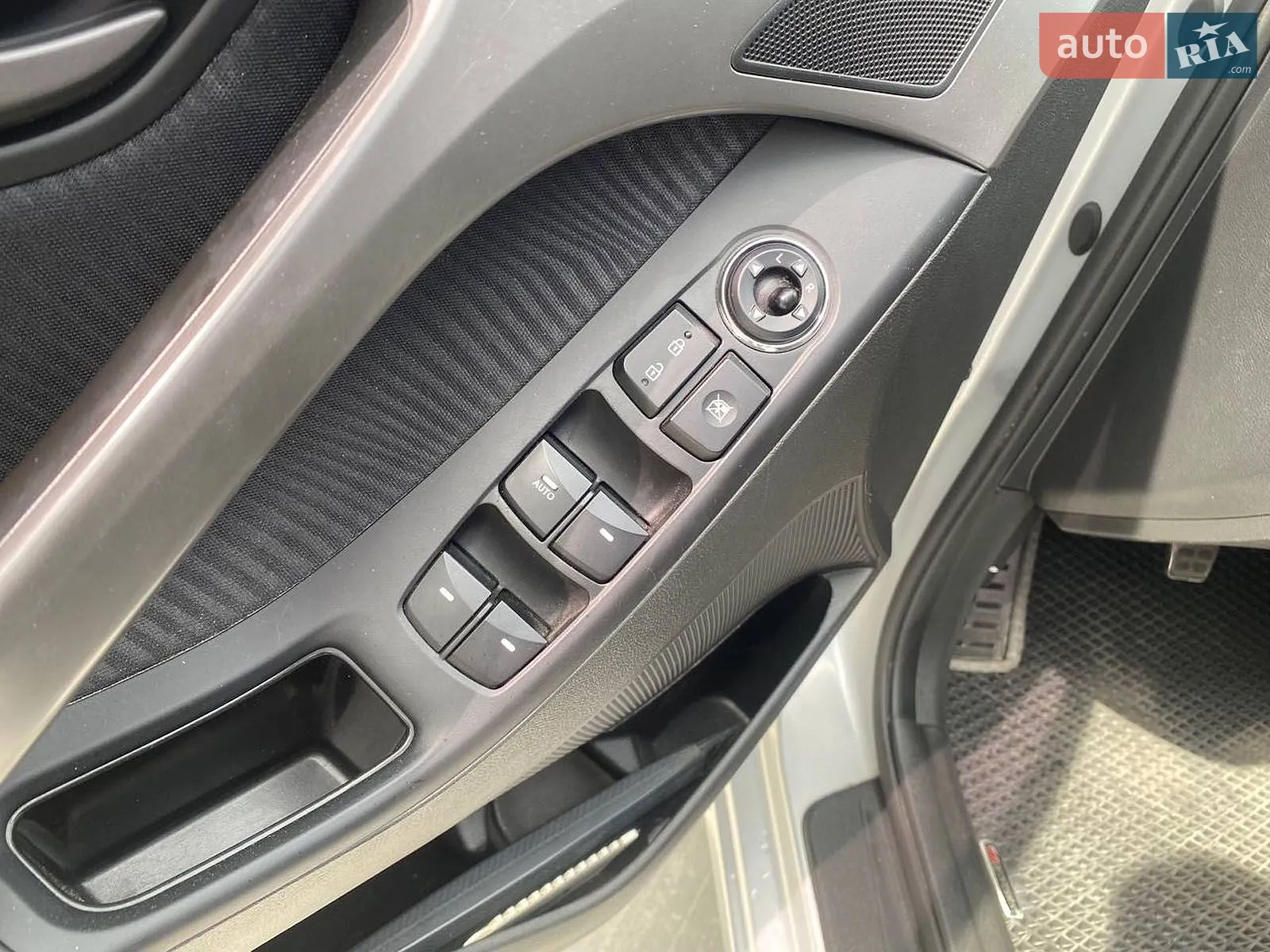 2013 Hyundai Elantra - мініатюра 16