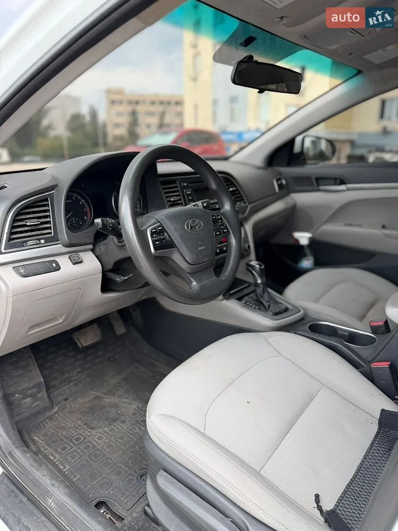 2016 Hyundai Elantra - мініатюра 11