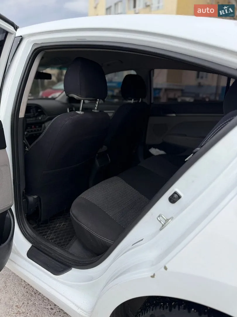 2016 Hyundai Elantra - мініатюра 14