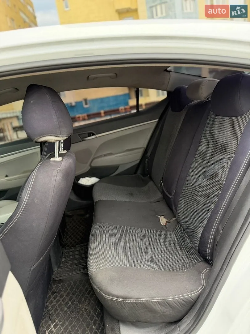 2016 Hyundai Elantra - мініатюра 15