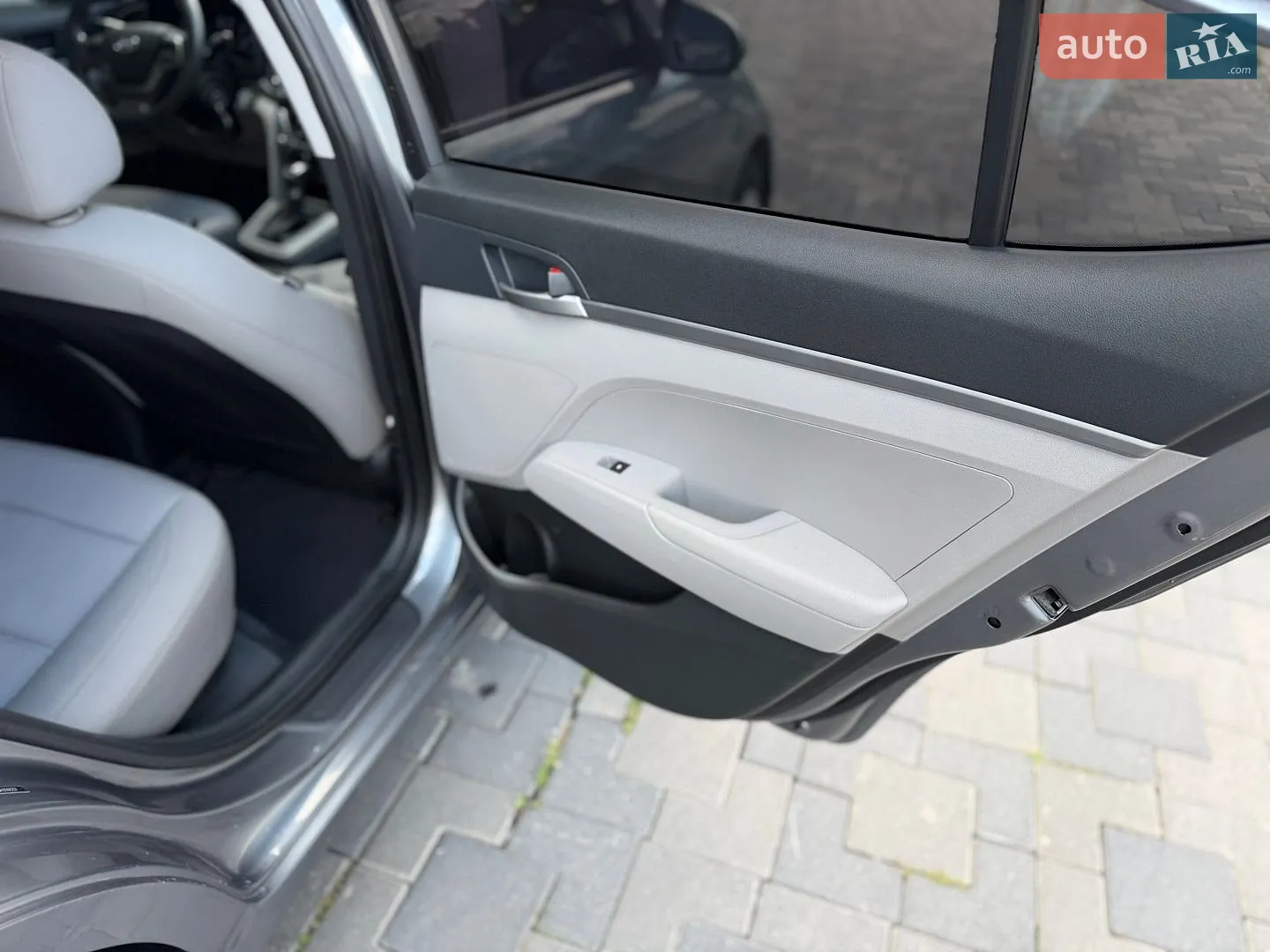 2018 Hyundai Elantra - мініатюра 25