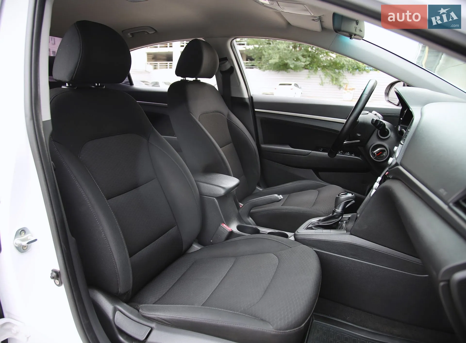 2019 Hyundai Elantra - мініатюра 10