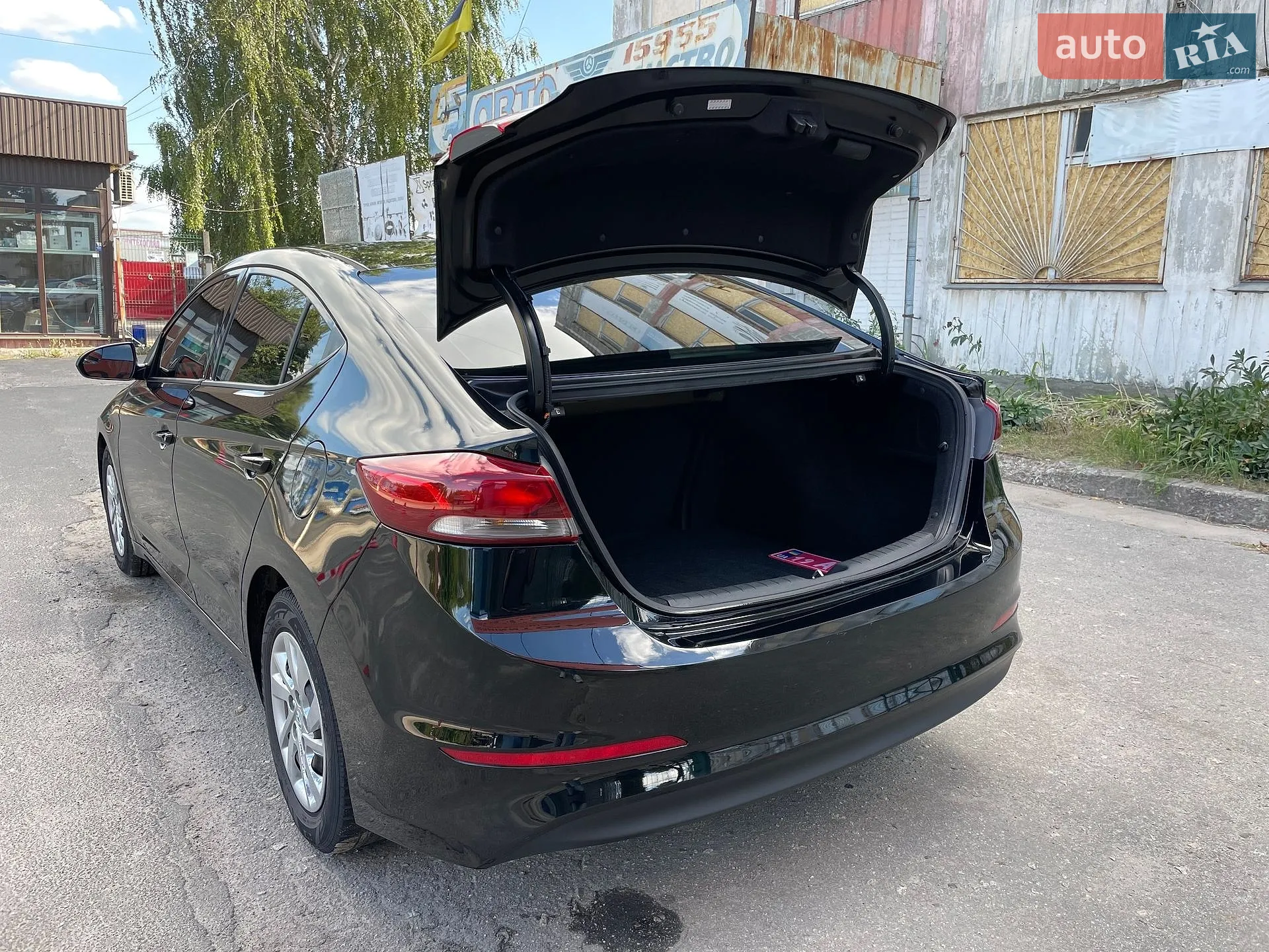 2017 Hyundai Elantra - мініатюра 33