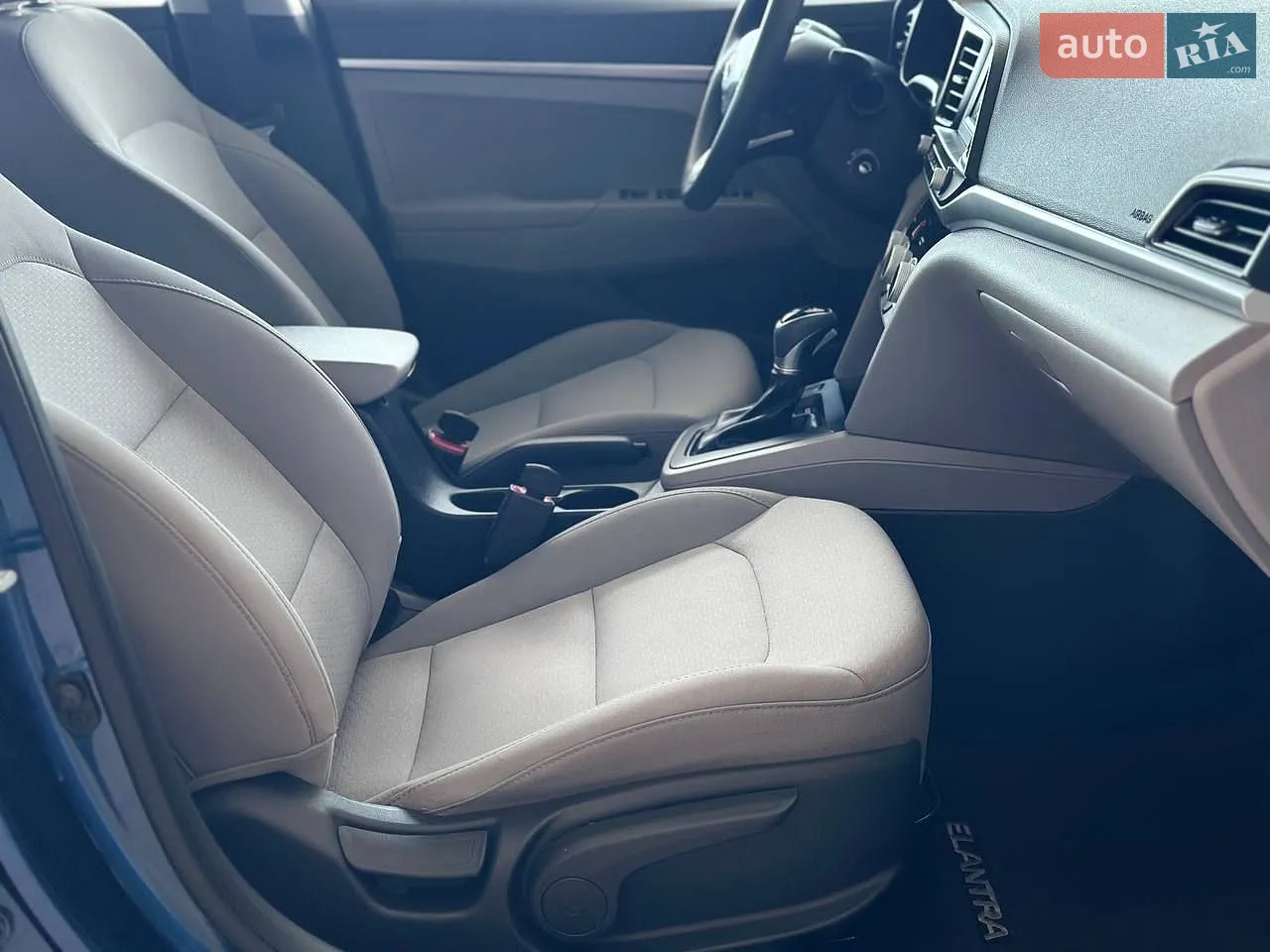 2018 Hyundai Elantra - мініатюра 12